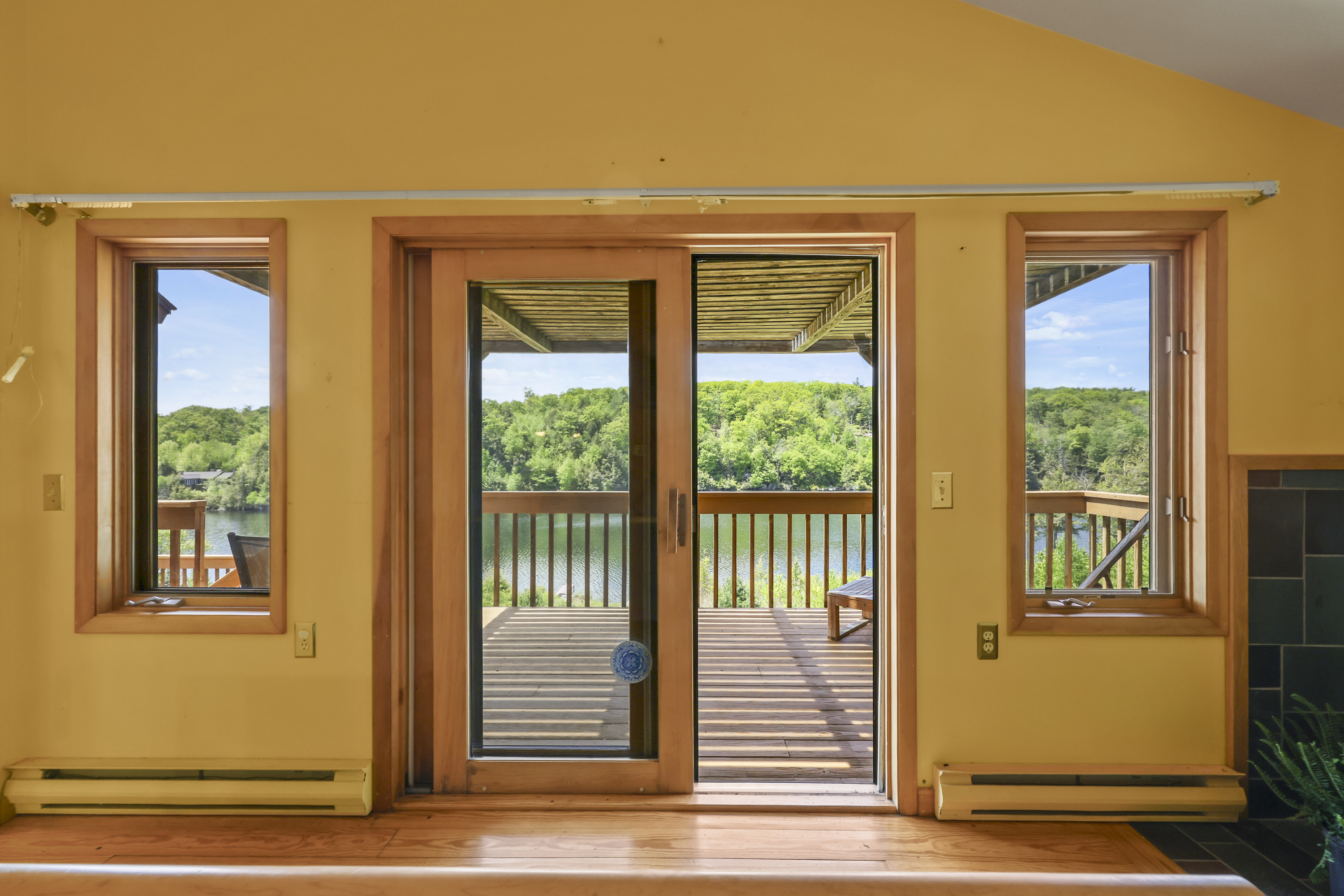  Exceptional Waterfront Retreat on Tranquil Hayes Pond - 物件實景