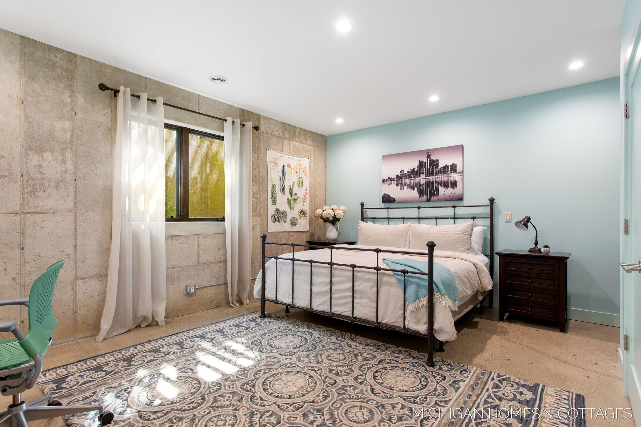 Saugatuck, Michigan, 49453, United States, 5 Bedrooms Bedrooms, ,4 BathroomsBathrooms,Residential,For Sale,1940964