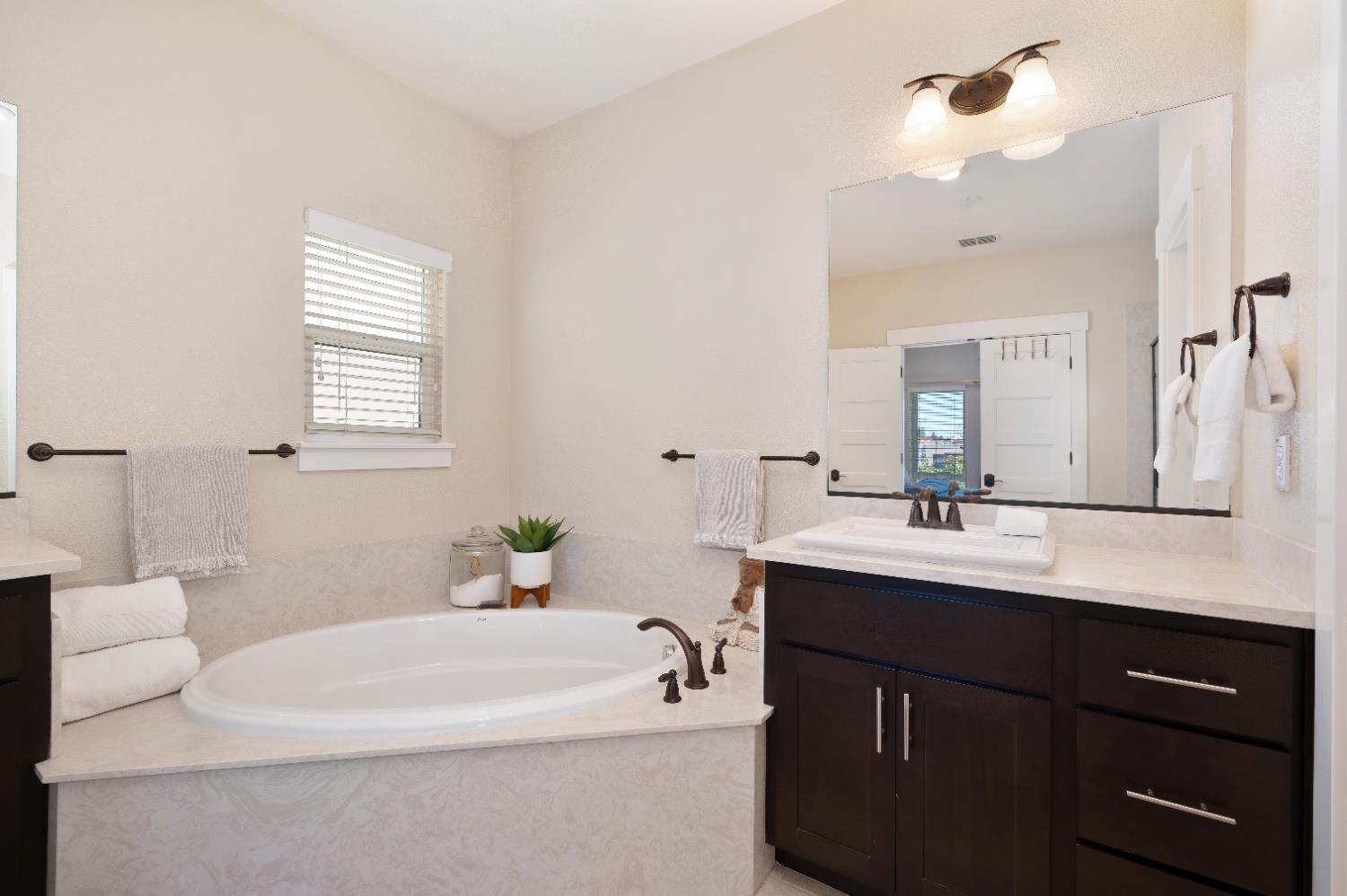 Sacramento, California, 95818, United States, 3 Bedrooms Bedrooms, ,3 BathroomsBathrooms,Residential,For Sale,1988052