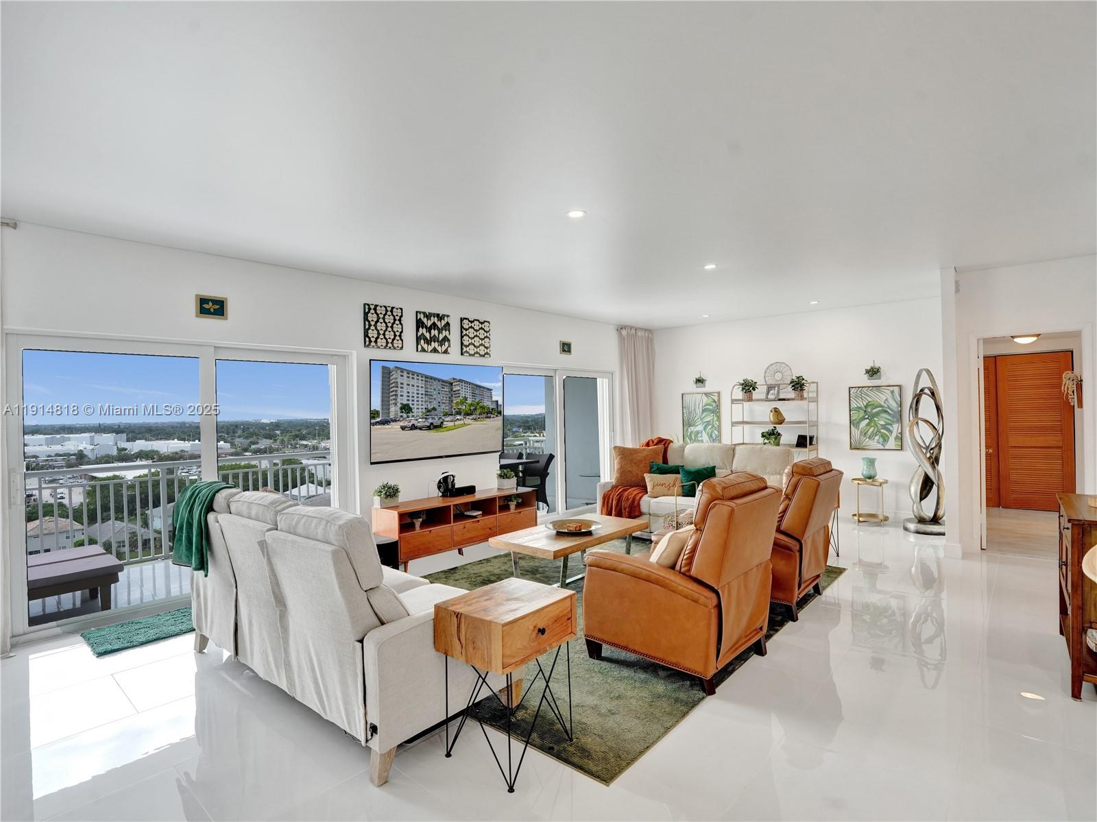 Hollywood, Florida, 33021, United States, 2 Bedrooms Bedrooms, ,3 BathroomsBathrooms,Residential,For Sale,1997464