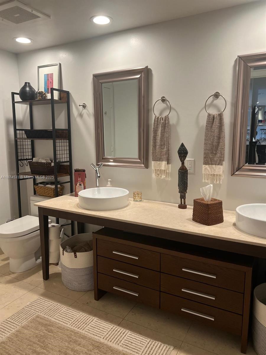 Miami, Florida, 33131, United States, 1 Bedroom Bedrooms, ,1 BathroomBathrooms,Residential,For Sale,1942098