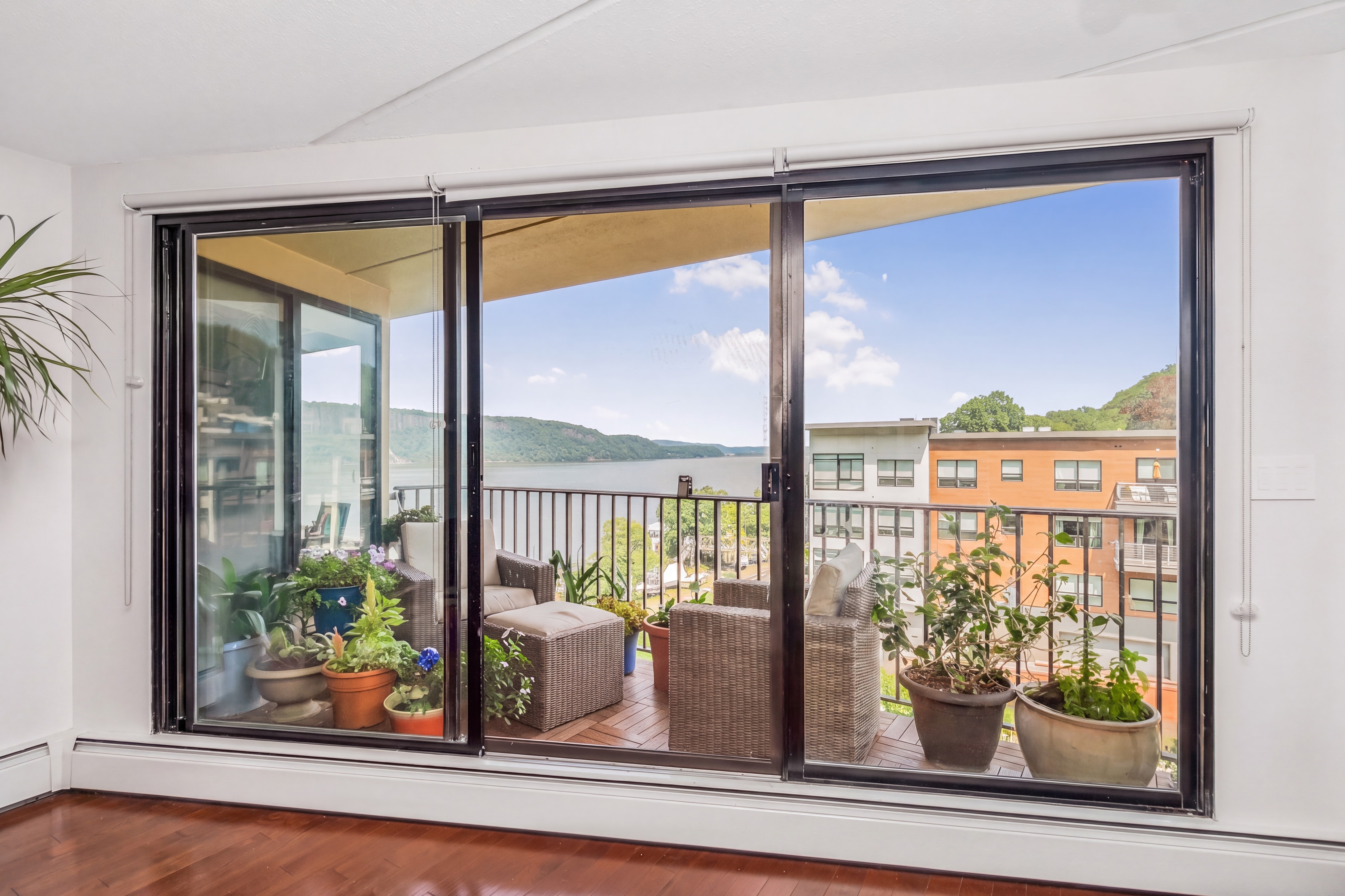  1155 Warburton Avenue - 物件實景