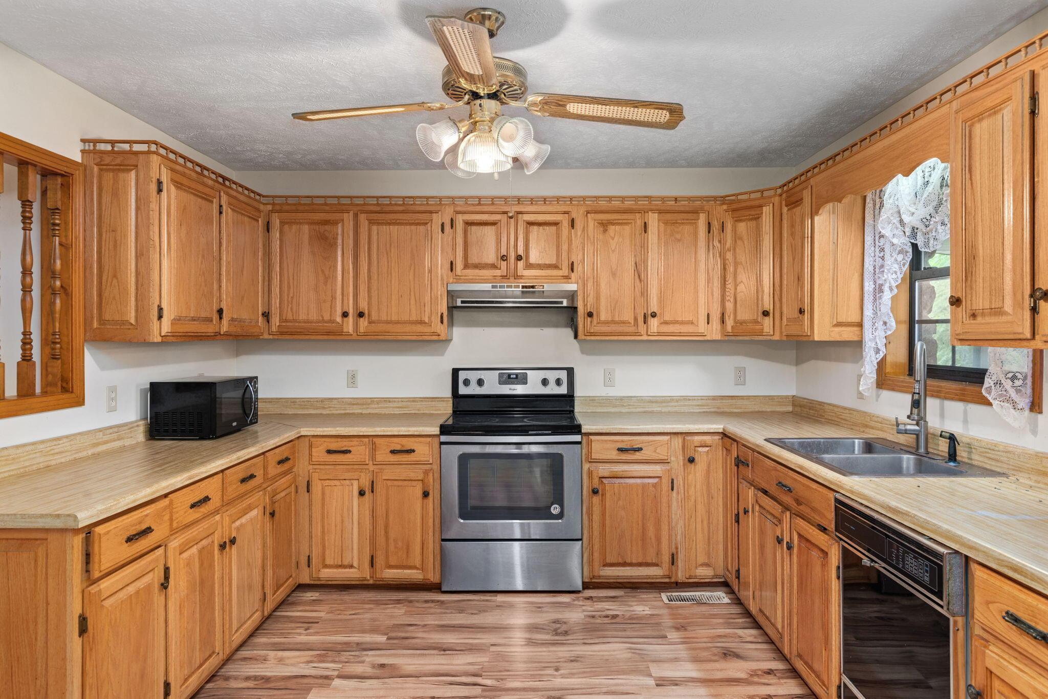 Reagan, Tennessee, 38368, United States, 6 Bedrooms Bedrooms, ,5 BathroomsBathrooms,Residential,For Sale,1927182