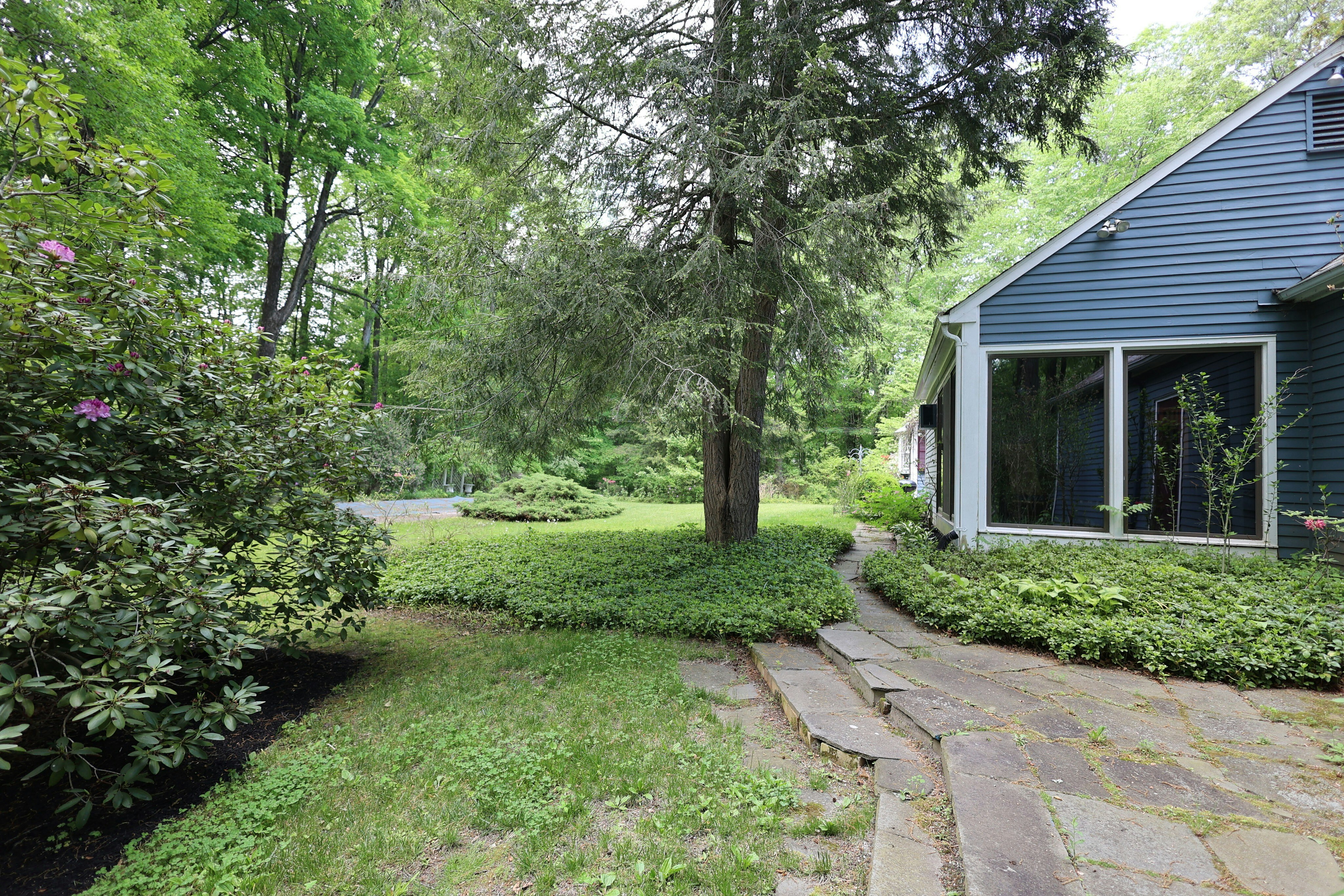  Classic New England Colonial - 物件實景