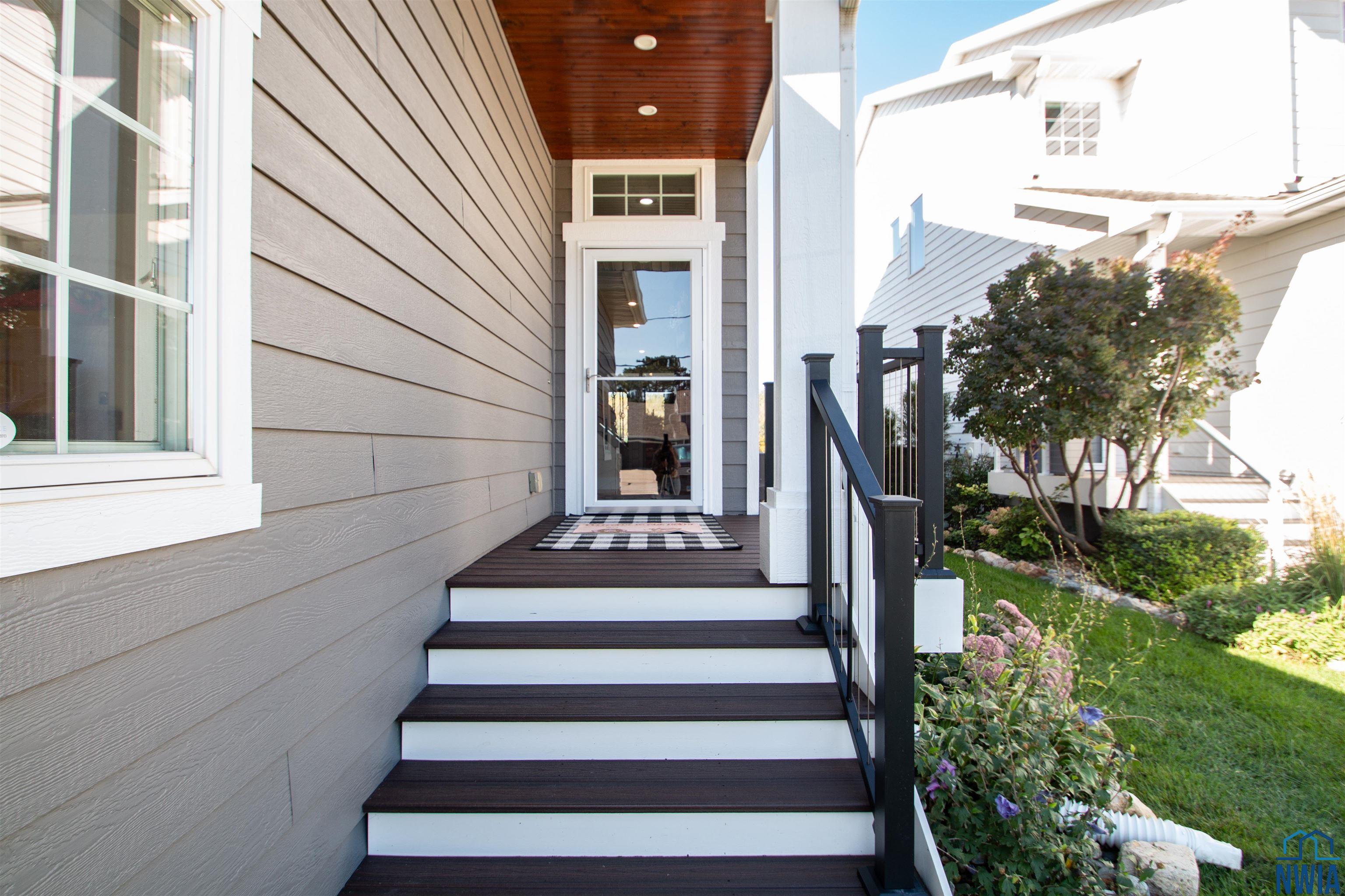 McCook Lake, South Dakota, 57049, United States, 3 Bedrooms Bedrooms, ,4 BathroomsBathrooms,Residential,For Sale,1974954