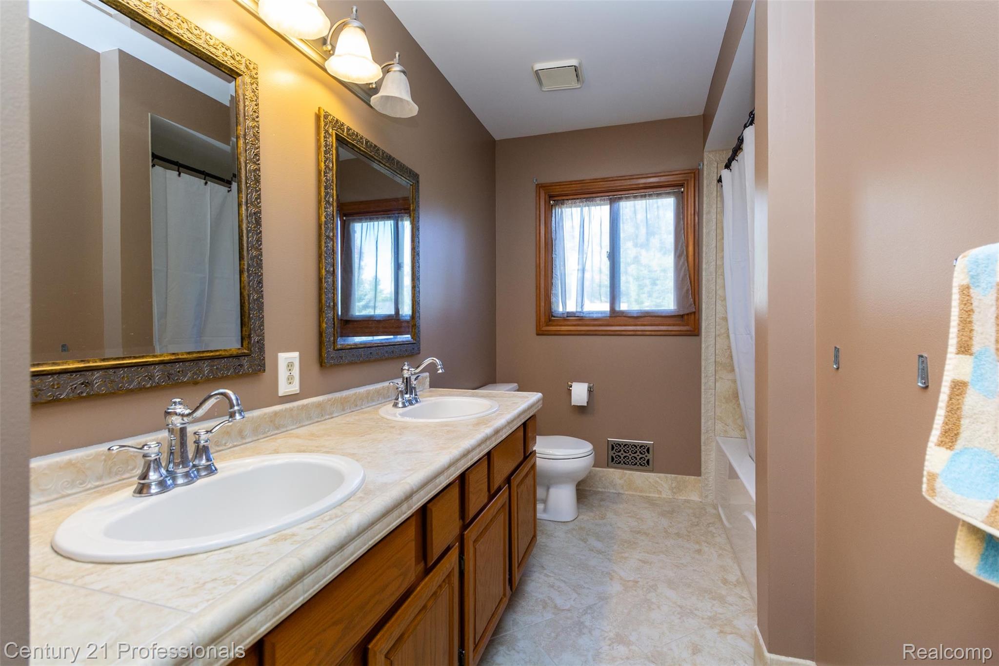 Troy, Michigan, 48084, United States, 4 Bedrooms Bedrooms, ,3 BathroomsBathrooms,Residential,For Sale,1976121