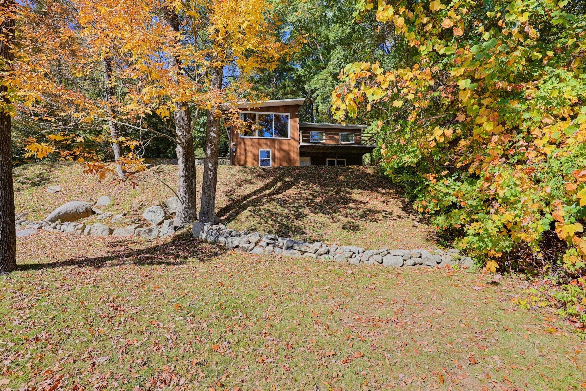 Dudley Ave, Whitinsville, MA 01588
