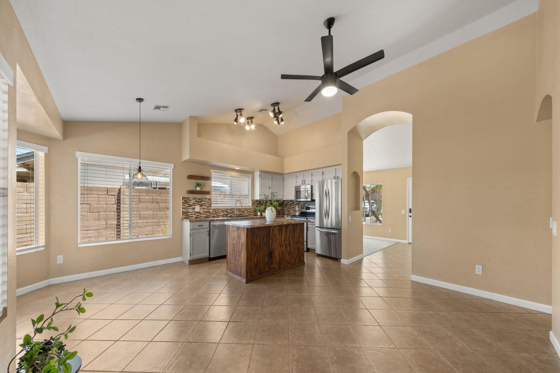  8434 W Dreyfus Drive¦Peoria, AZ - 物件實景