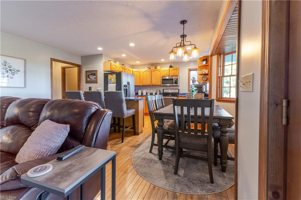 Chester, West Virginia, 26034, United States, 3 Bedrooms Bedrooms, ,3 BathroomsBathrooms,Residential,For Sale,1975770