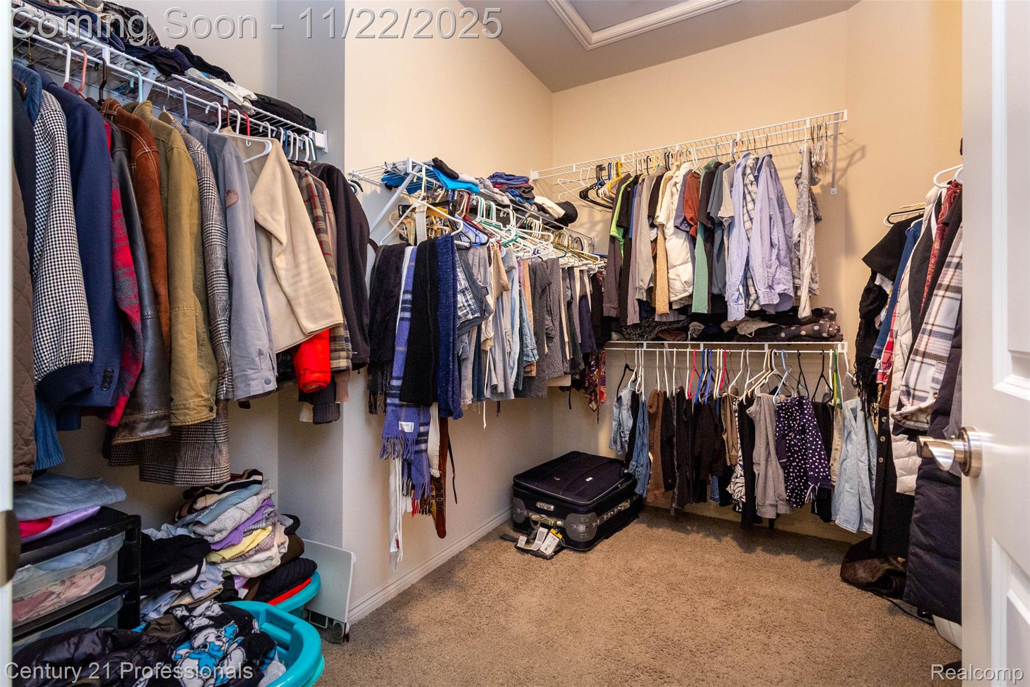 ClintonTownship, Michigan, 48038, United States, 3 Bedrooms Bedrooms, ,4 BathroomsBathrooms,Residential,For Sale,1994254