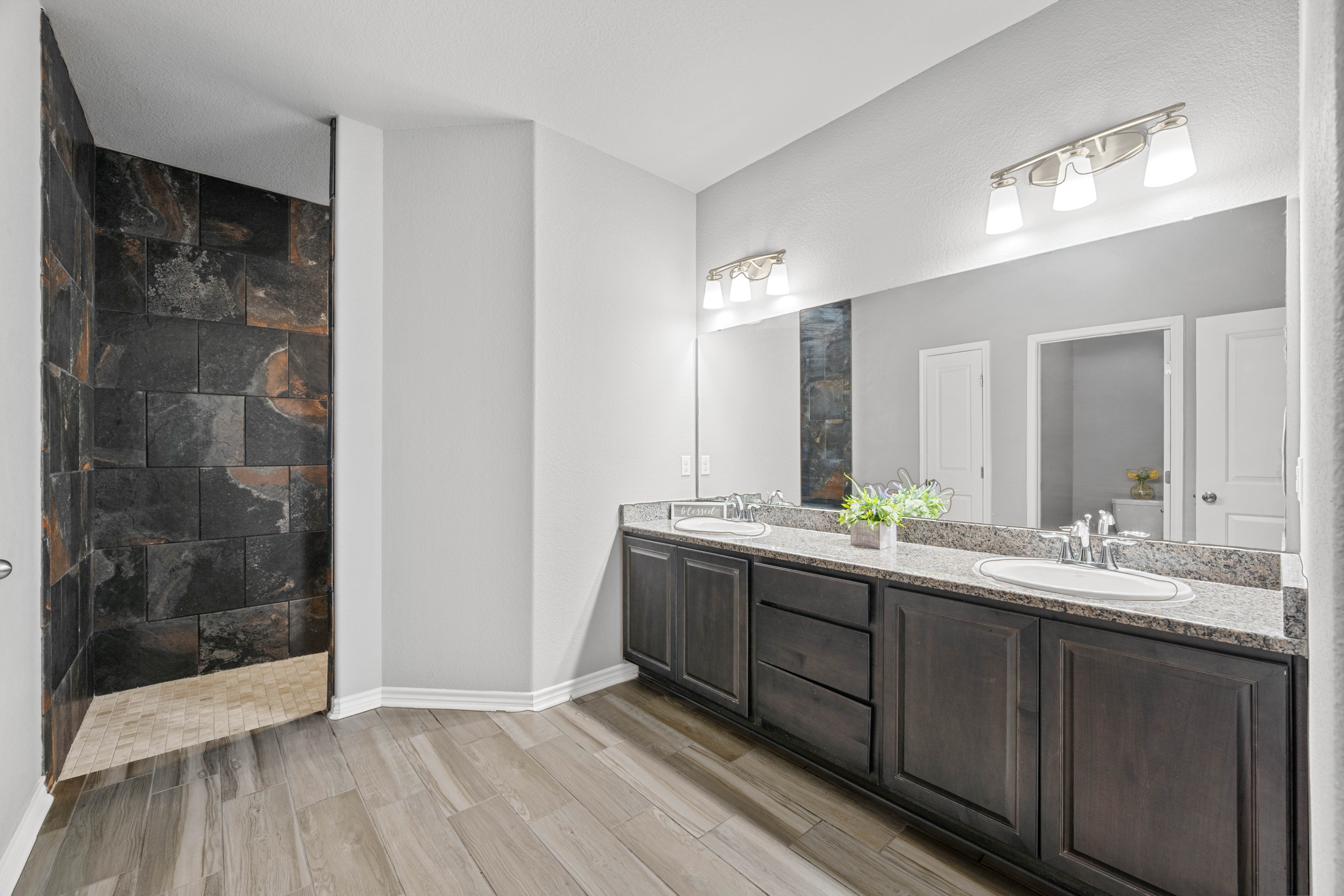  Gorgeous 4BR Home in Wandering Oaks - 物件實景