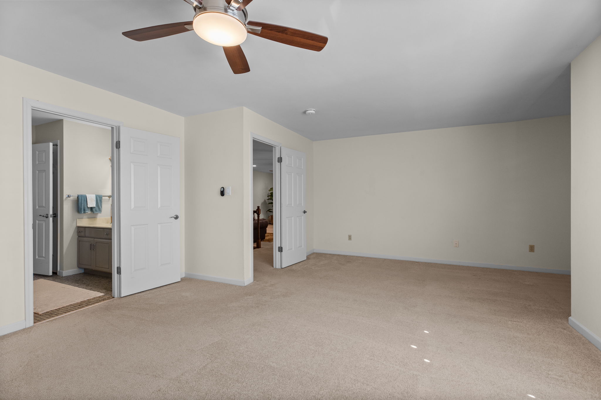  Stunning Cedar Springs Townhome with Modern Updates and Spacious Living - 物件實景