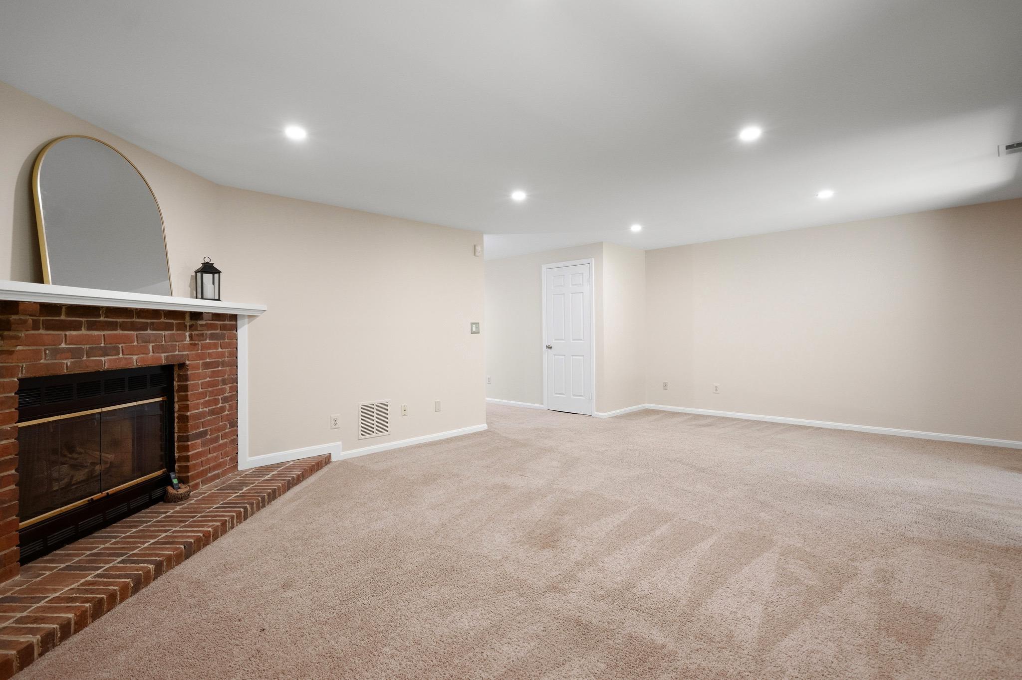  8943 Park Forest Drive, Springfield, VA, 22152 - 物件實景