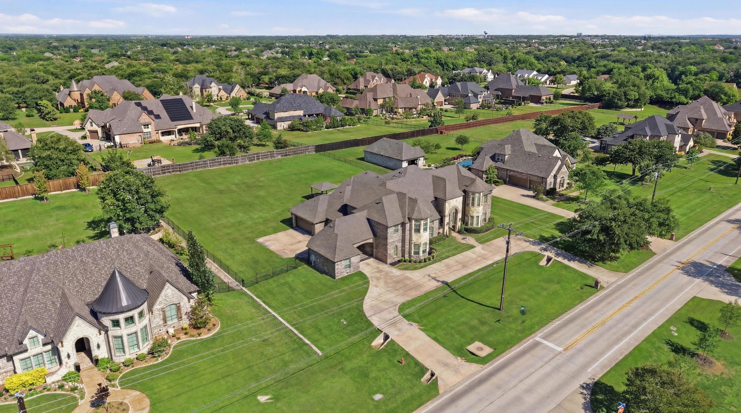  6/6.1 with Pool on 1+ Acre in Double Oak - 物件實景