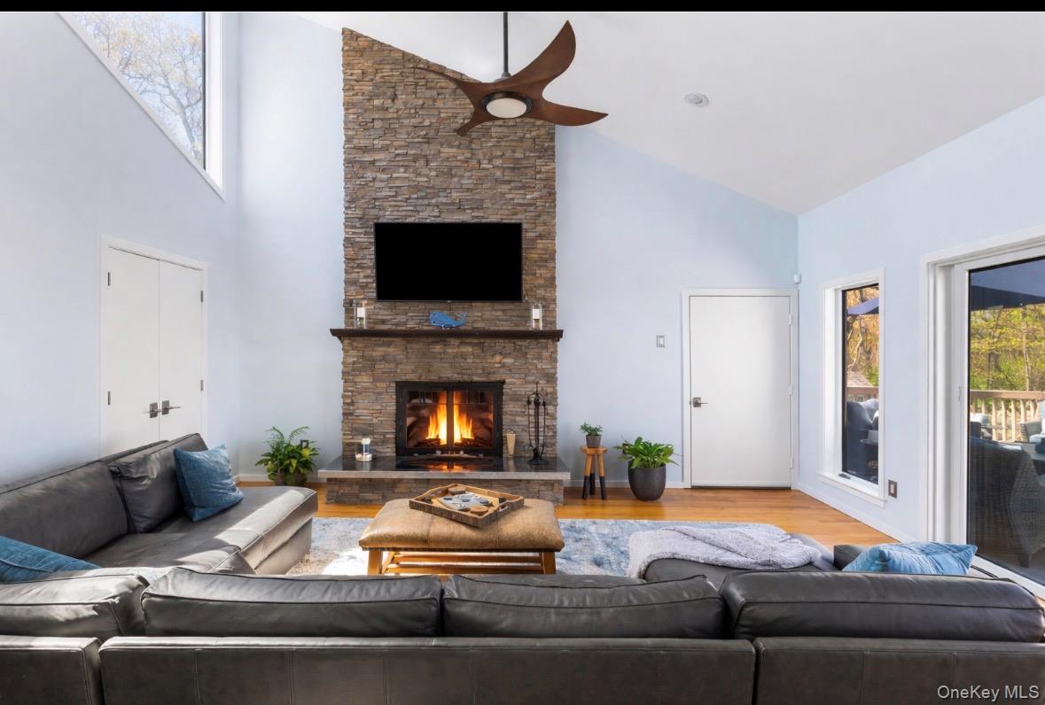 East Setauket, New York, 11733, United States, 5 Bedrooms Bedrooms, ,4 BathroomsBathrooms,Residential,For Sale,2048500