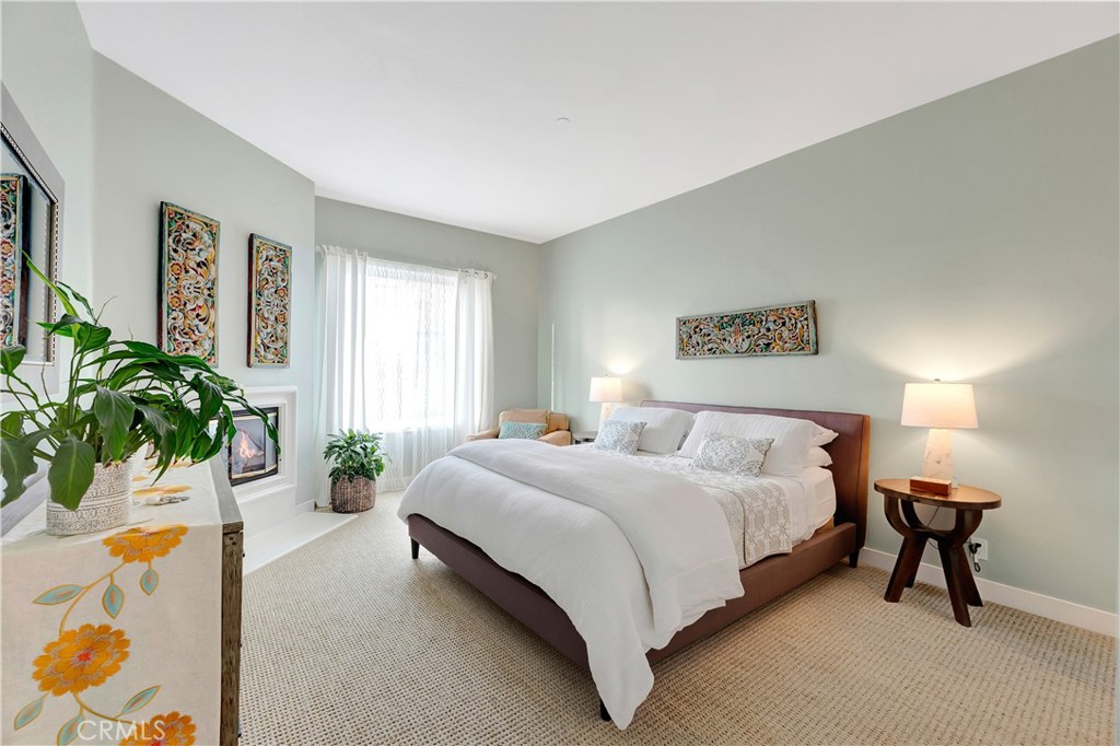 Huntington Beach, California, 92648, United States, 2 Bedrooms Bedrooms, ,3 BathroomsBathrooms,Residential,For Sale,1992033