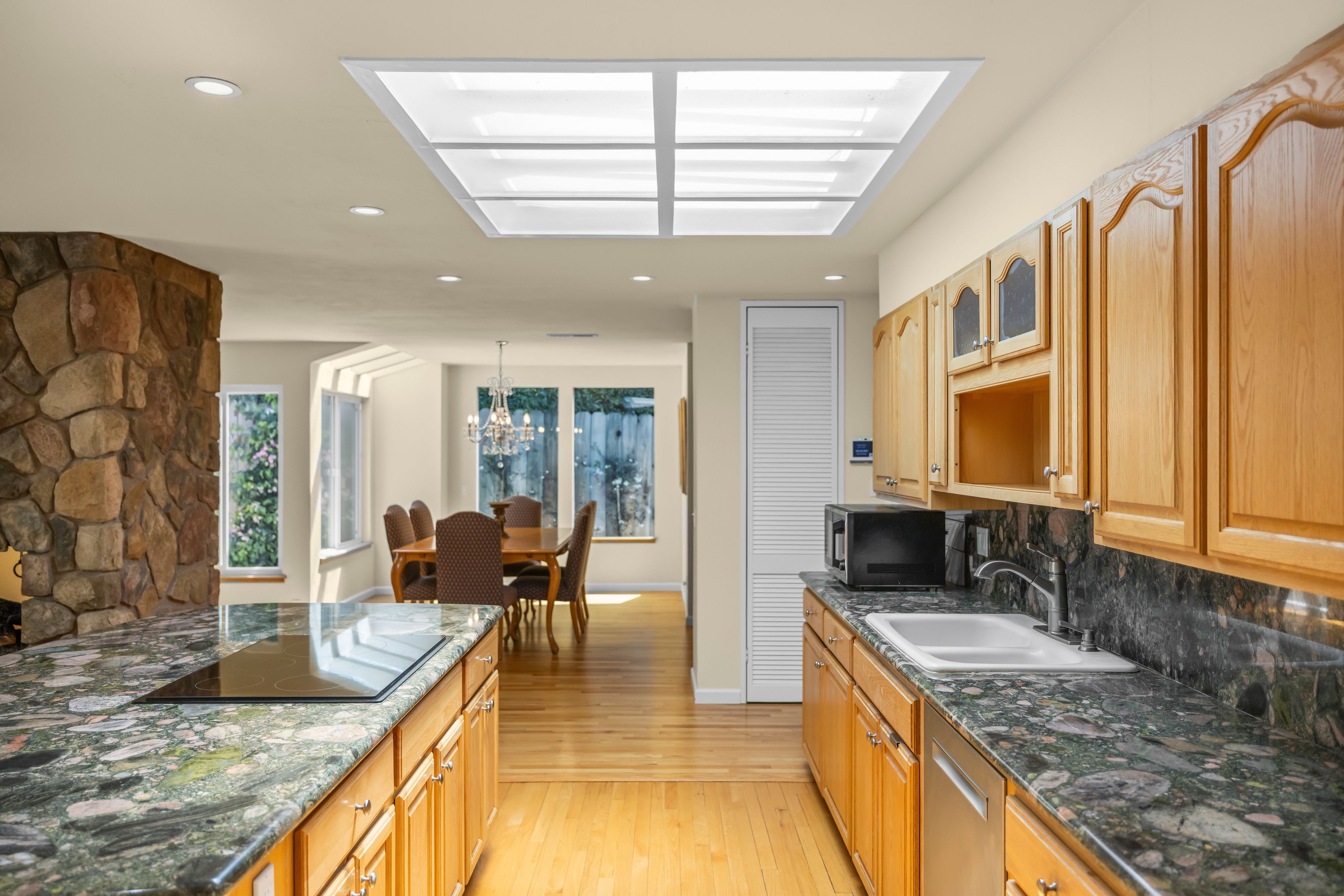  2110 Messina Place, Monterey - 物件實景