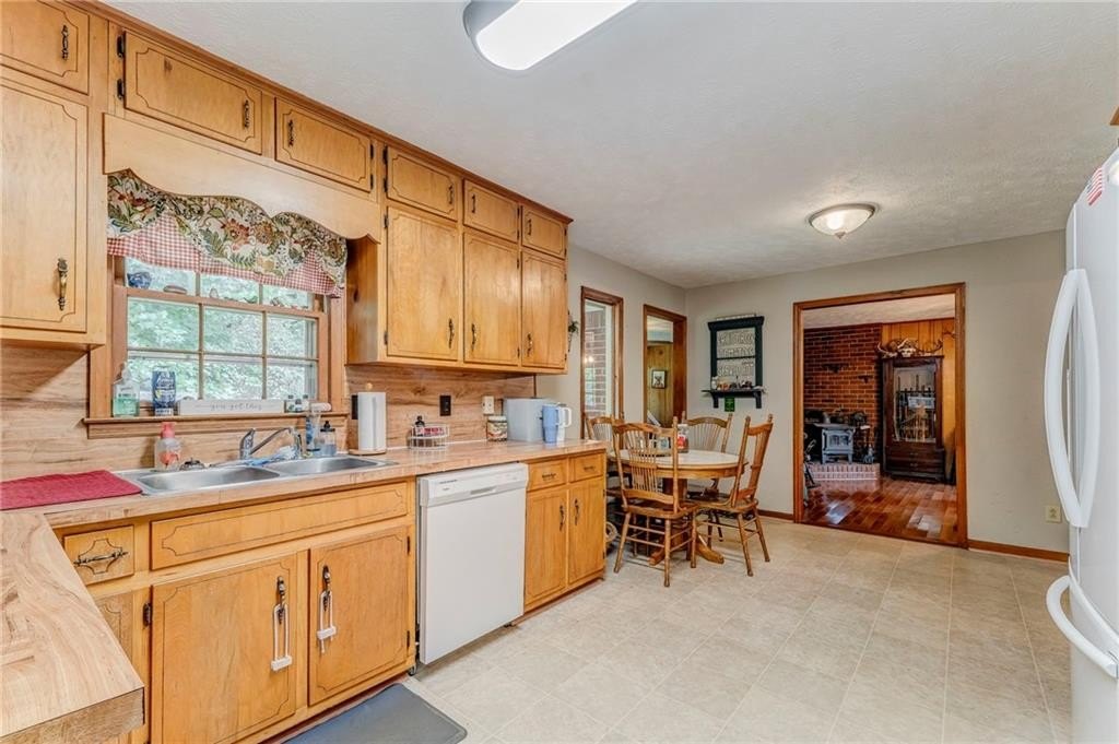 Ball Ground, Georgia, 30107, United States, 3 Bedrooms Bedrooms, ,2 BathroomsBathrooms,Residential,For Sale,1922985