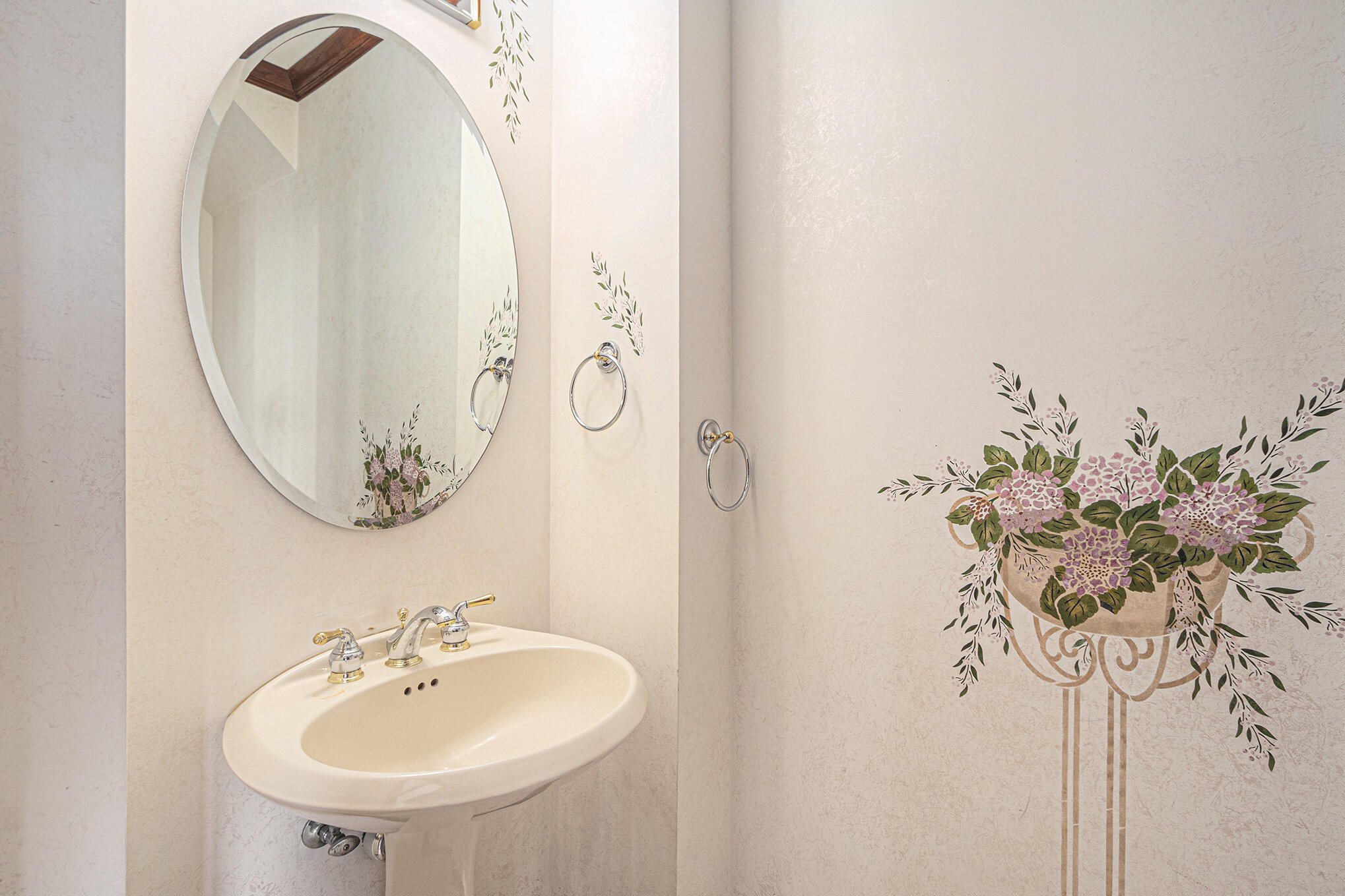 Dyer, Indiana, 46311, United States, 5 Bedrooms Bedrooms, ,5 BathroomsBathrooms,Residential,For Sale,2001175