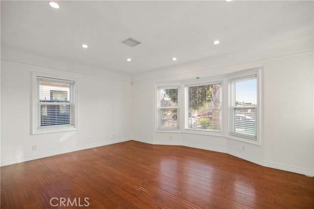 South Gate, California, 90280, United States, 3 Bedrooms Bedrooms, ,2 BathroomsBathrooms,Residential,For Sale,1974979