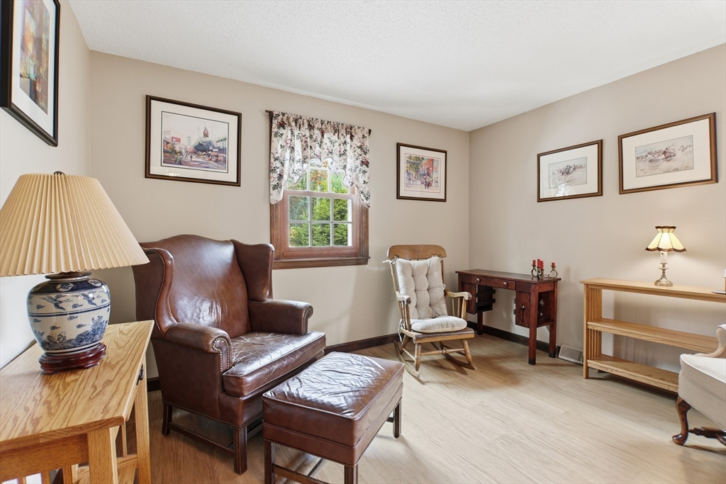 Monson, Massachusetts, 01057, United States, 5 Bedrooms Bedrooms, ,2 BathroomsBathrooms,Residential,For Sale,1988308