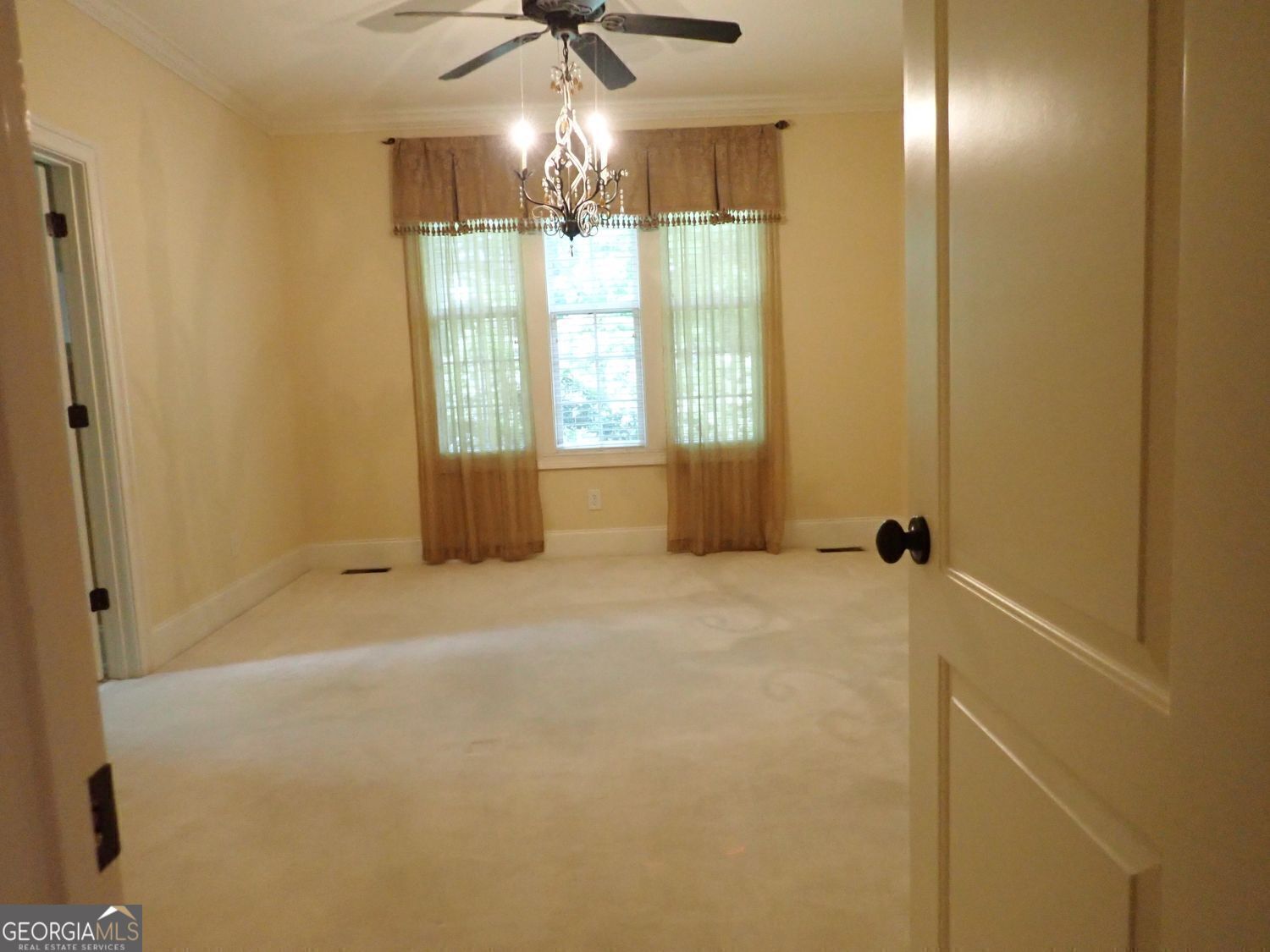 Barnesville, Georgia, 30204, United States, 2 Bedrooms Bedrooms, ,3 BathroomsBathrooms,Residential,For Sale,1910372