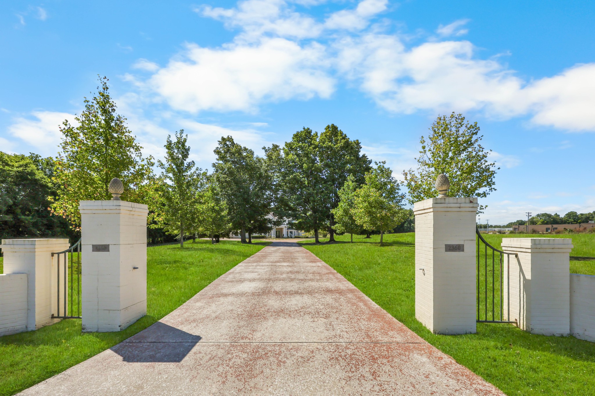 Clarksville, Tennessee, 37043, United States, 4 Bedrooms Bedrooms, ,4 BathroomsBathrooms,Residential,For Sale,1980790