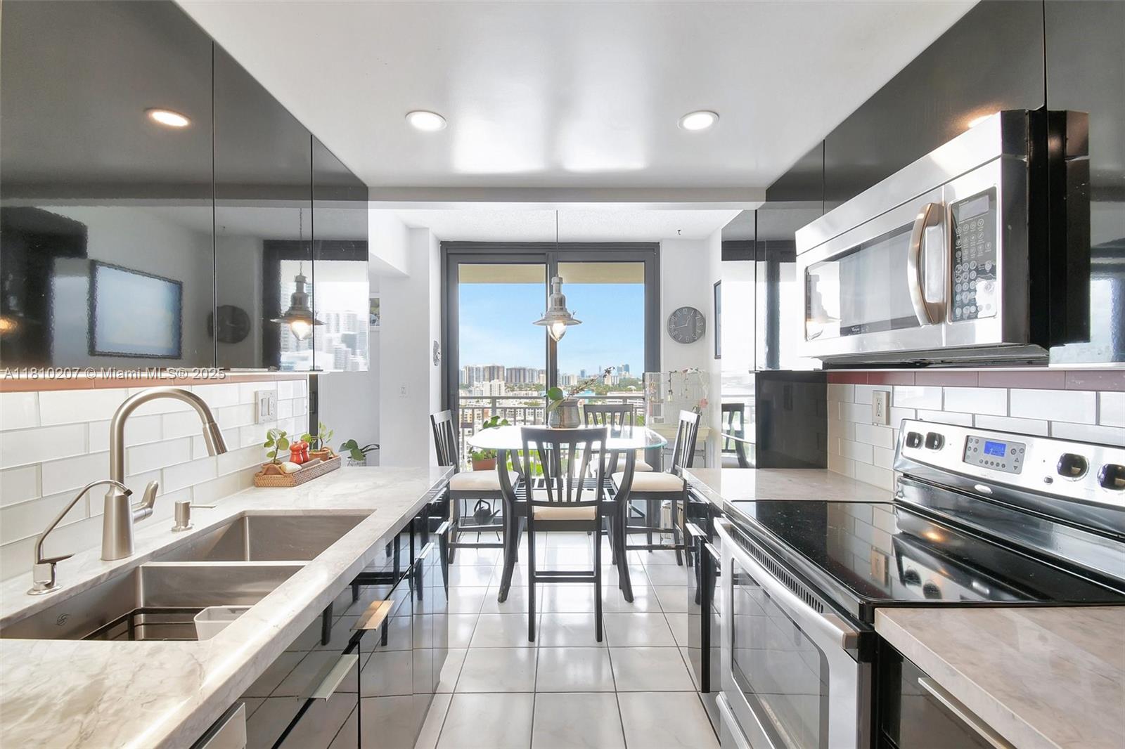 Sunny Isles Beach, Florida, 33160, United States, 2 Bedrooms Bedrooms, ,2 BathroomsBathrooms,Residential,For Sale,1837266