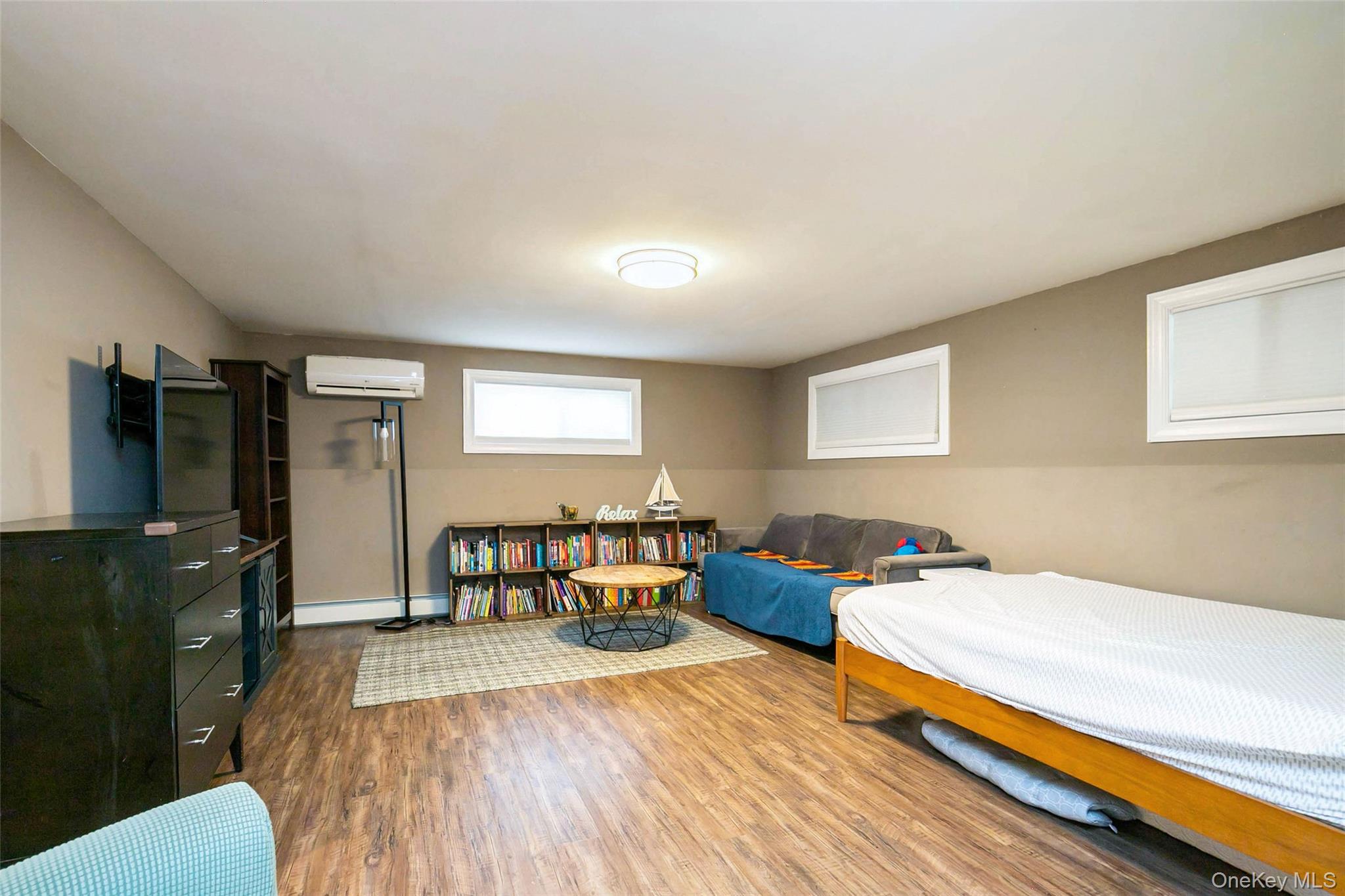 Commack, New York, 11725, United States, 6 Bedrooms Bedrooms, ,3 BathroomsBathrooms,Residential,For Sale,1917950
