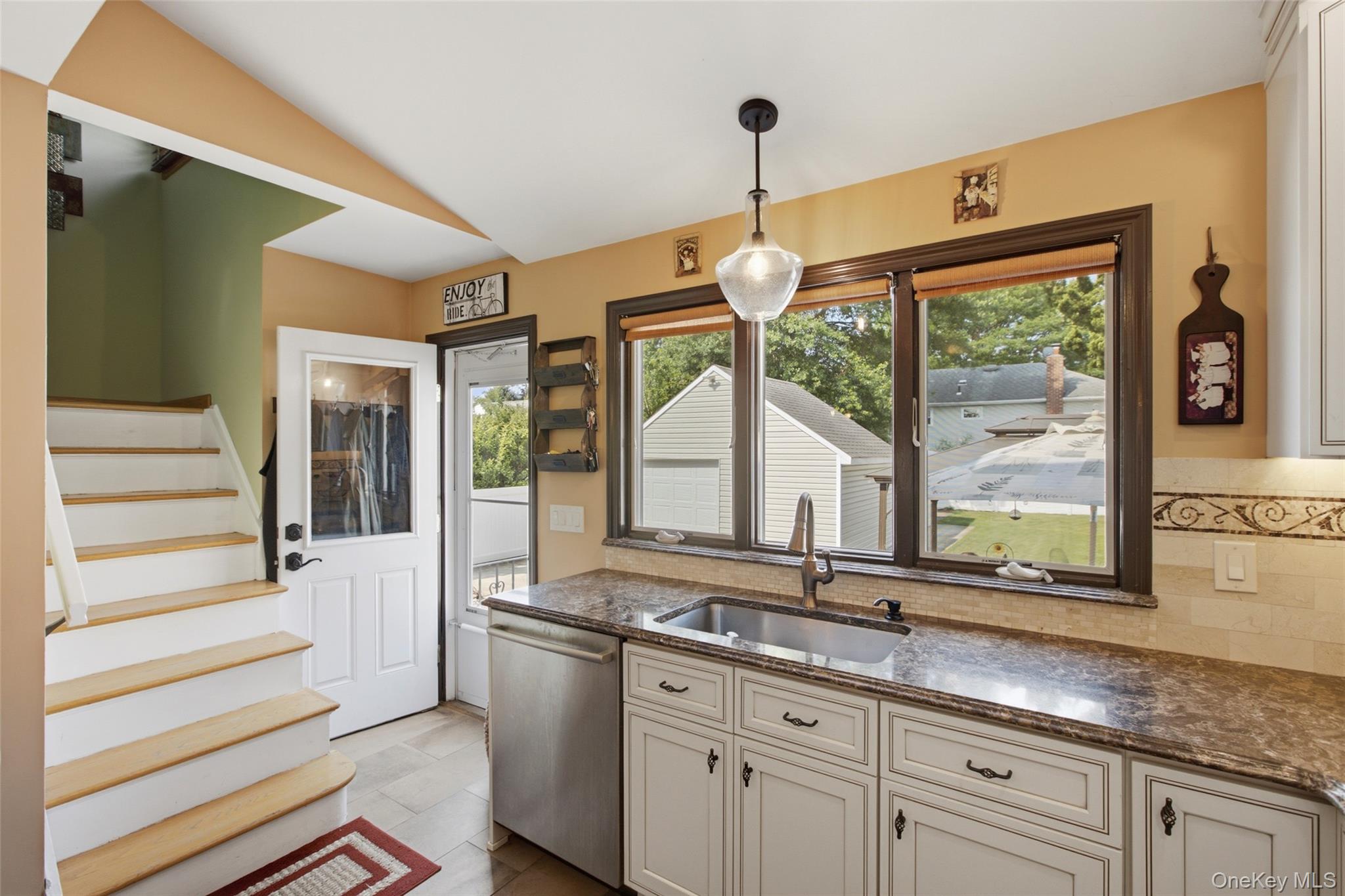  194 Willis Avenue, Floral Park, NY, 11001 - 物件實景
