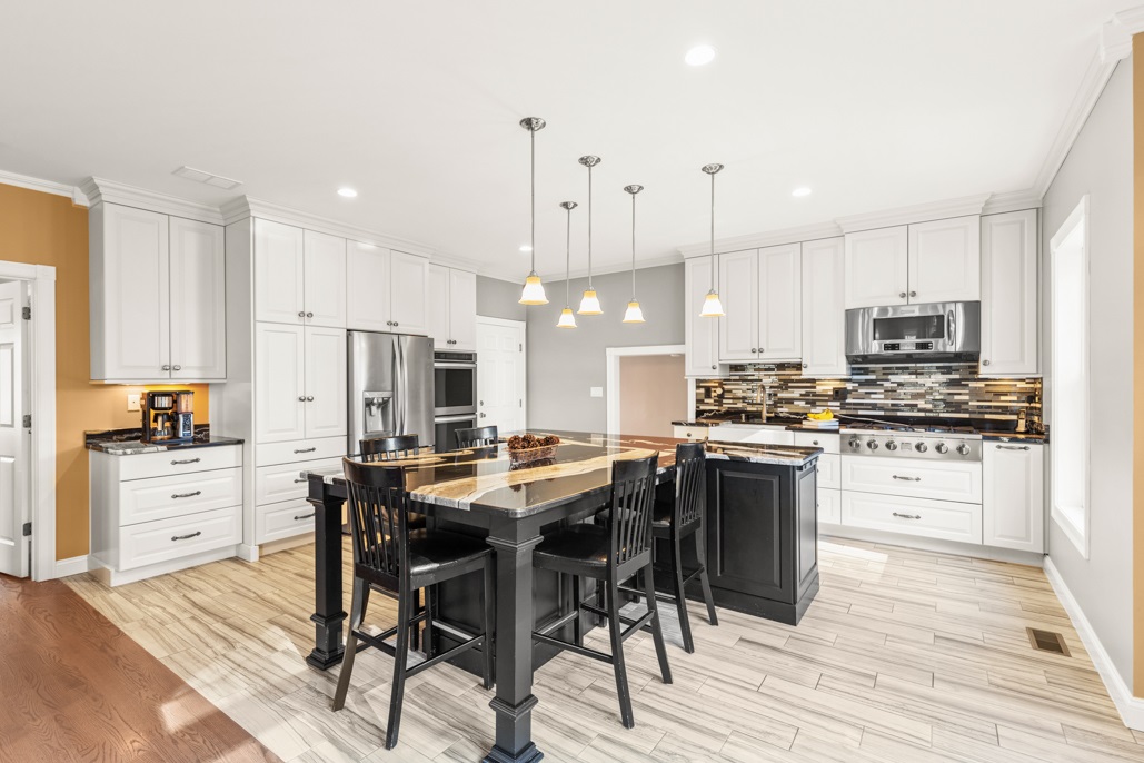 Billerica, Massachusetts, 01821, United States, 4 Bedrooms Bedrooms, ,4 BathroomsBathrooms,Residential,For Sale,1935395