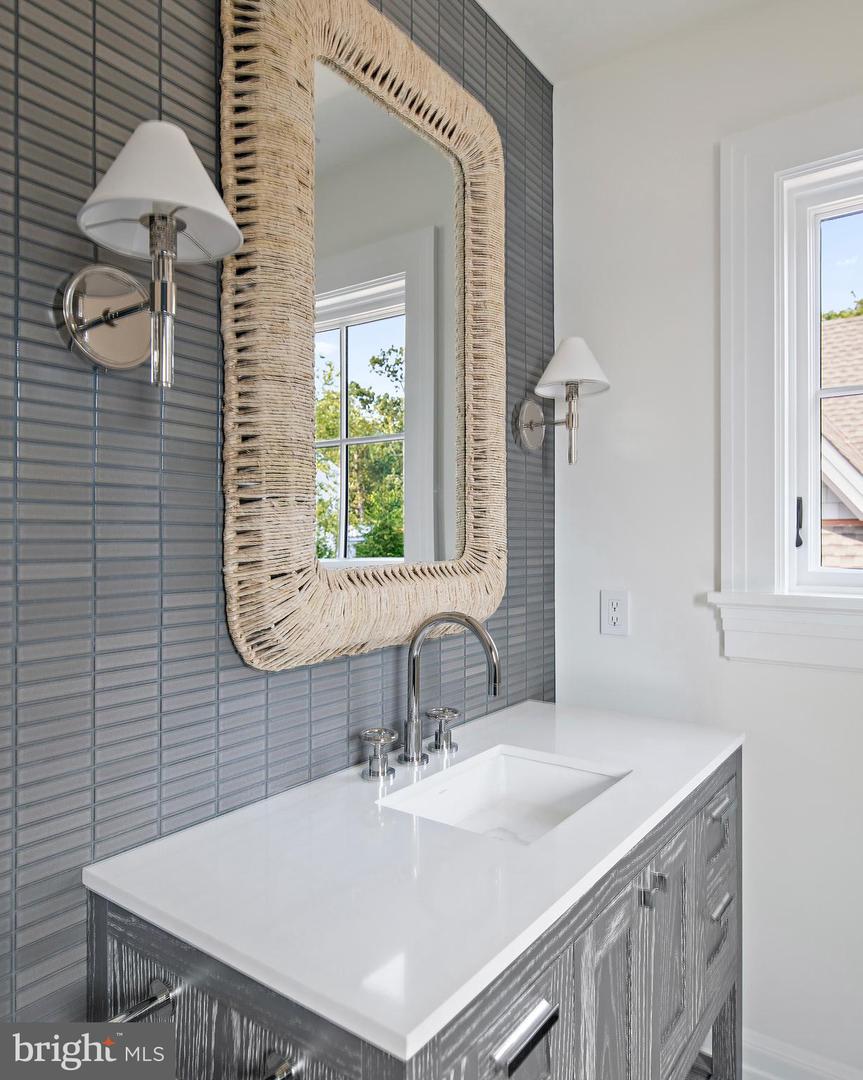 Annapolis, Maryland, 21403, United States, 4 Bedrooms Bedrooms, ,6 BathroomsBathrooms,Residential,For Sale,1940452
