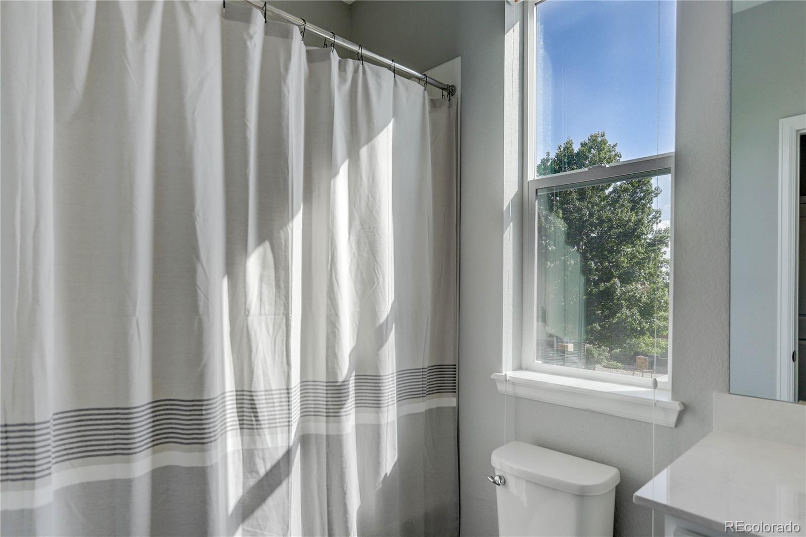 Aurora, Colorado, 80015, United States, 3 Bedrooms Bedrooms, ,3 BathroomsBathrooms,Residential,For Sale,1939063