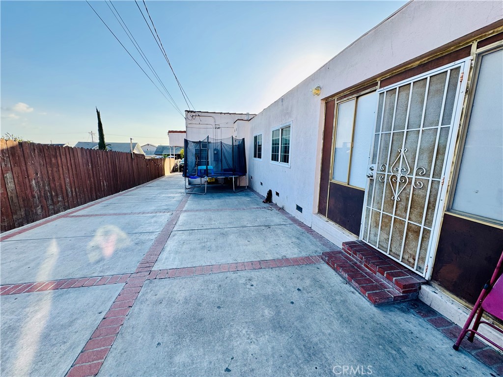 Los Angeles, California, 90023, United States, 4 Bedrooms Bedrooms, ,3 BathroomsBathrooms,Residential,For Sale,2013063