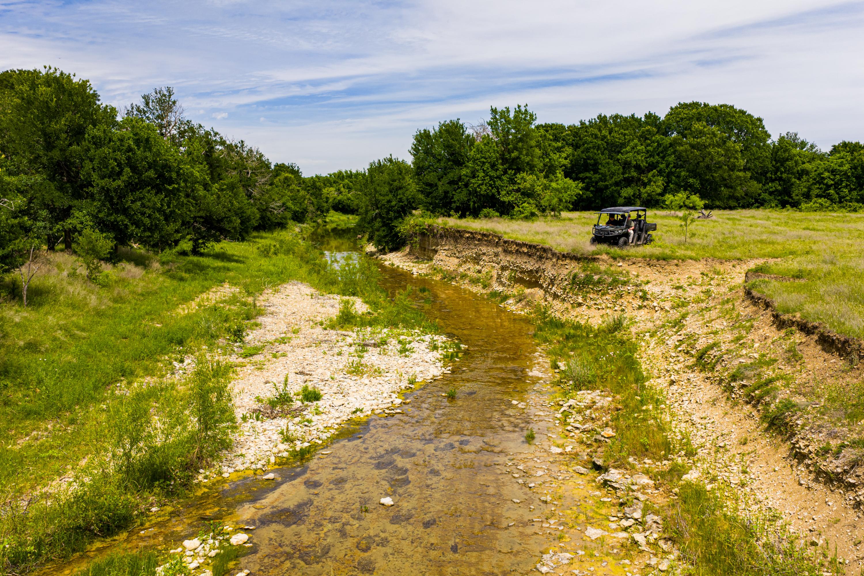  667 Acre Development Property With Two Miles Of Highway Frontage - 物件實景
