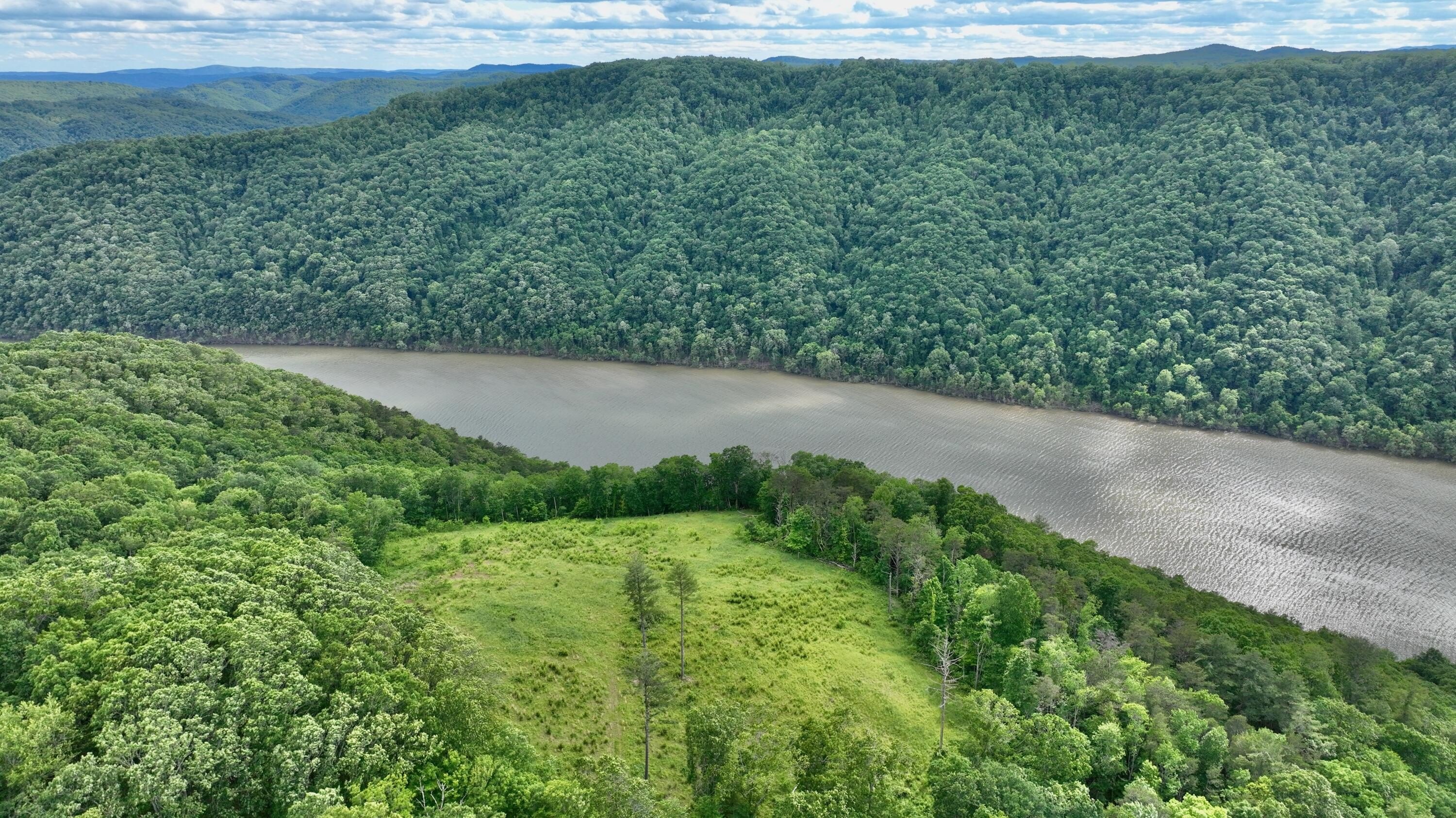 Hinton, West Virginia, 25951, United States, 3 Bedrooms Bedrooms, ,2 BathroomsBathrooms,Residential,For Sale,1847194