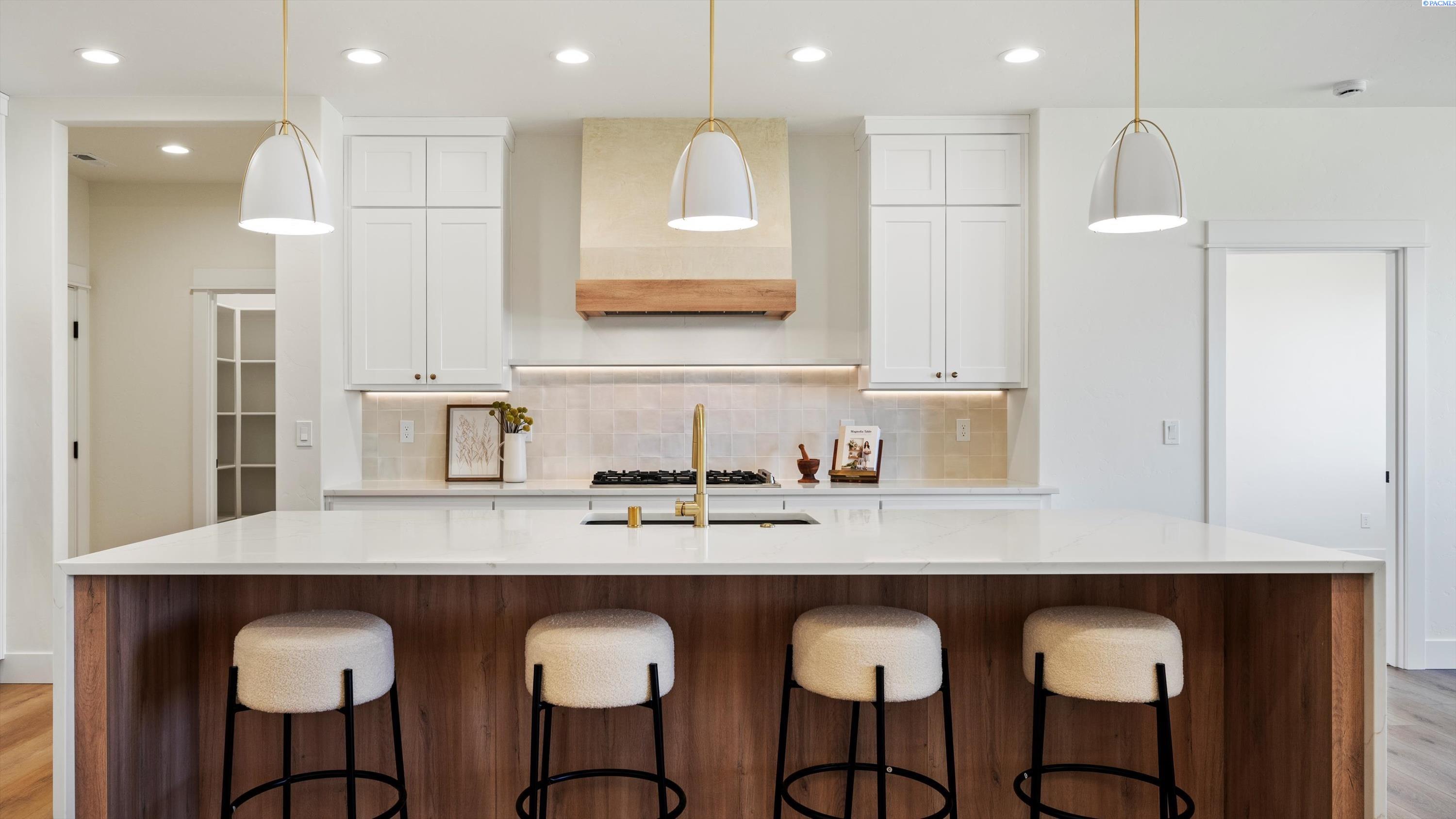 Richland, Washington, 99352, United States, 4 Bedrooms Bedrooms, ,3 BathroomsBathrooms,Residential,For Sale,1996125