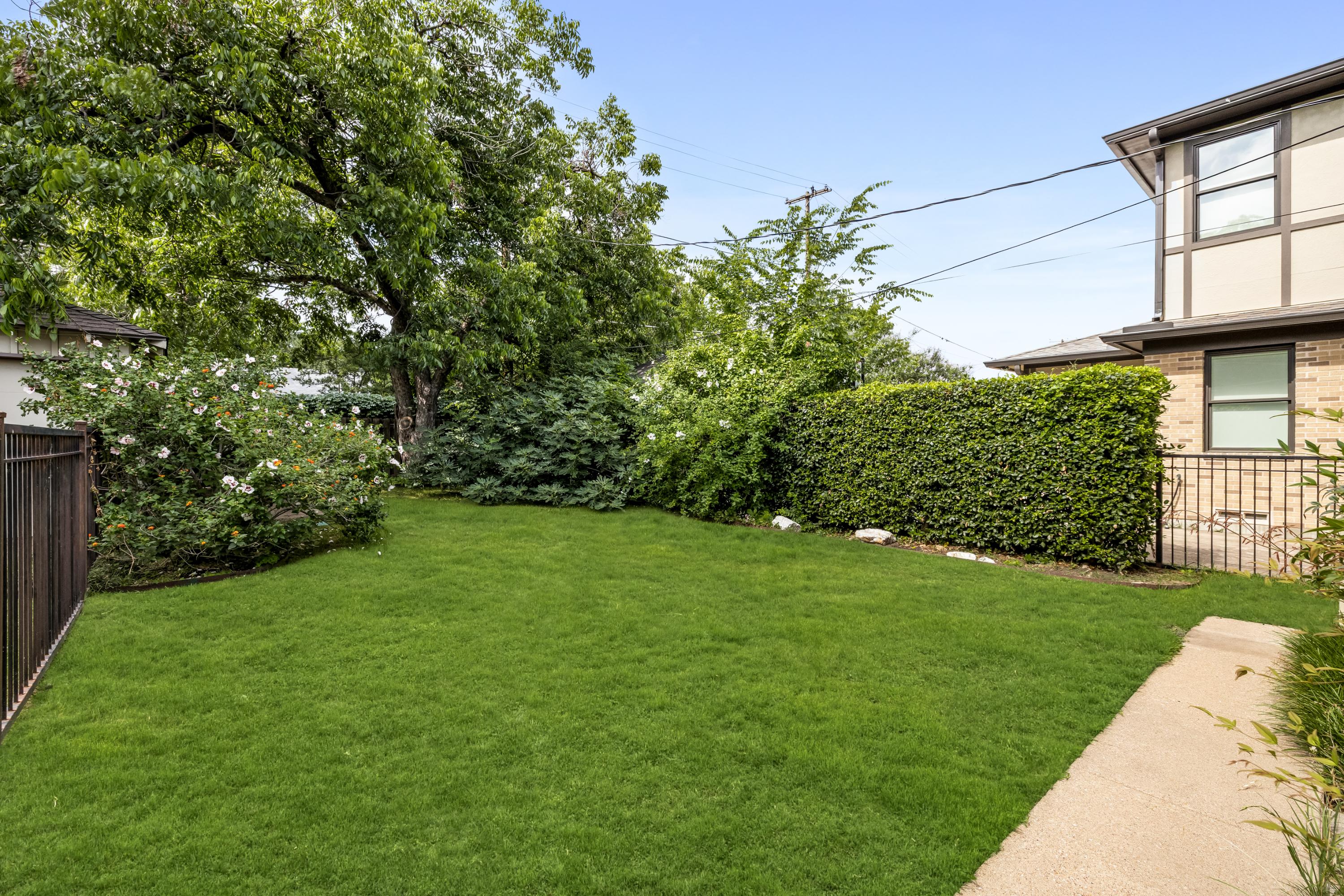  Classic Greenland Hills Tudor Opportunity - 物件實景