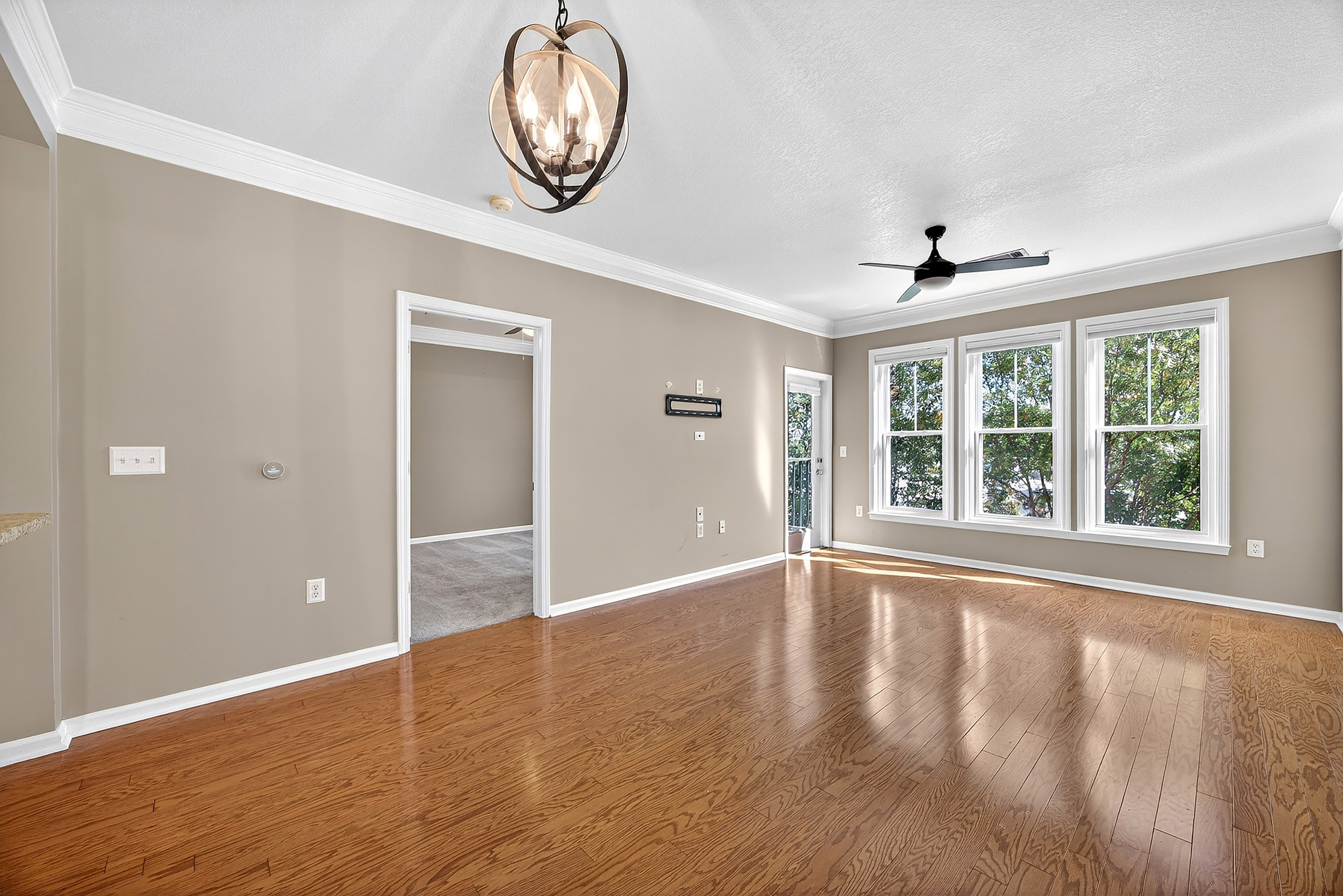  Updated Luxury Living in Madison Square - 物件實景