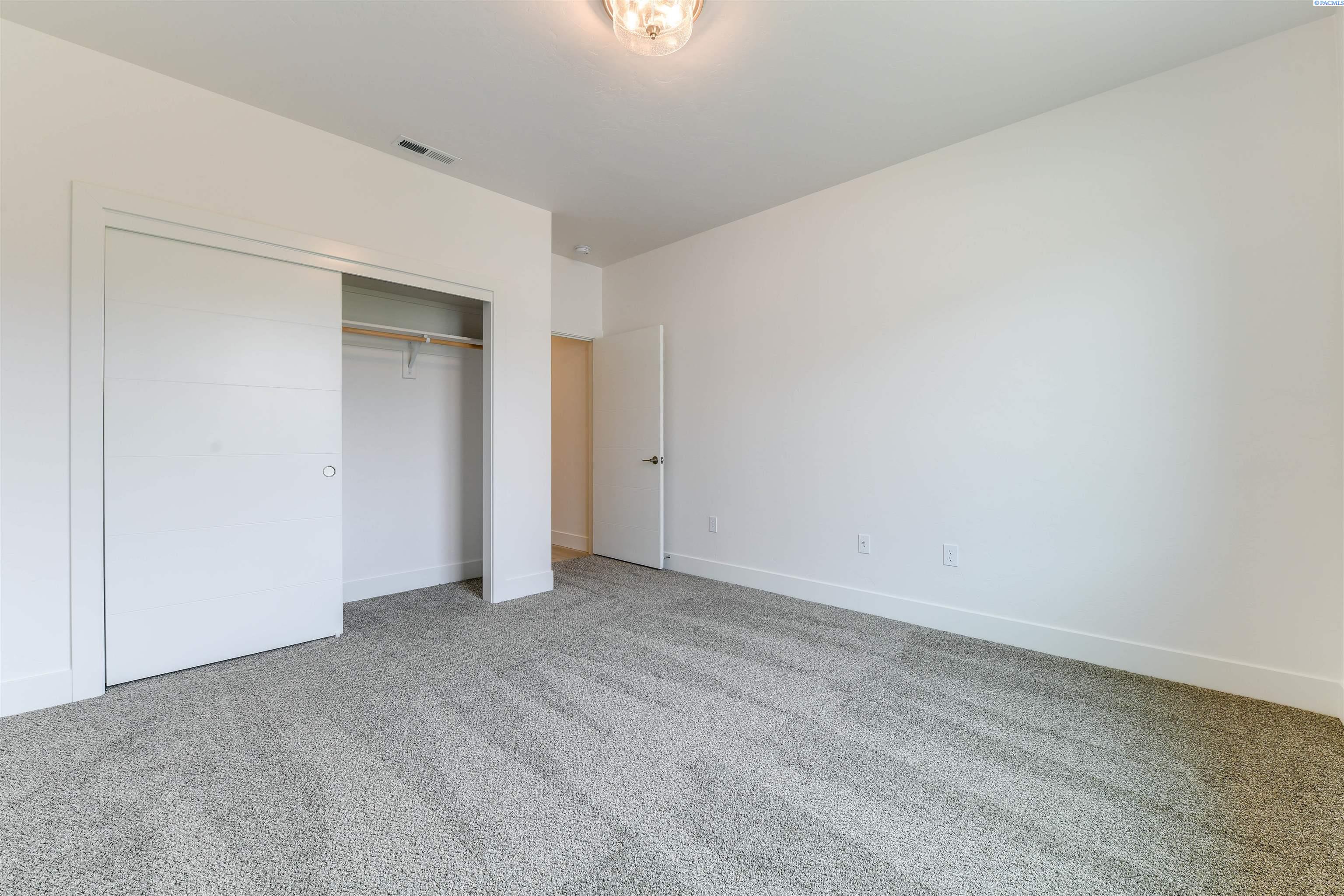 Richland, Washington, 99352, United States, 4 Bedrooms Bedrooms, ,1 BathroomBathrooms,Residential,For Sale,1992937