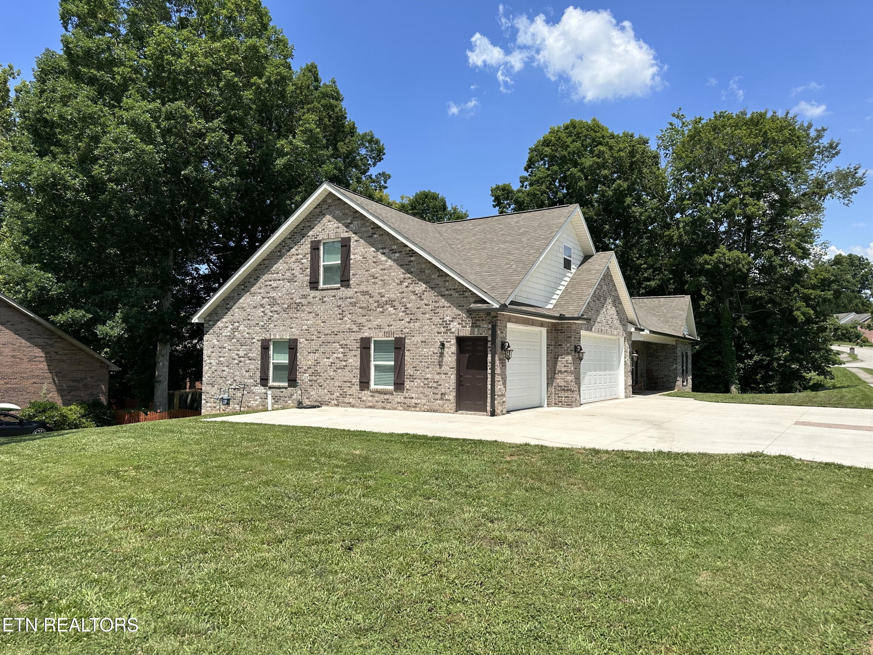 Maryville, Tennessee, 37804, United States, 5 Bedrooms Bedrooms, ,3 BathroomsBathrooms,Residential,For Sale,1927835