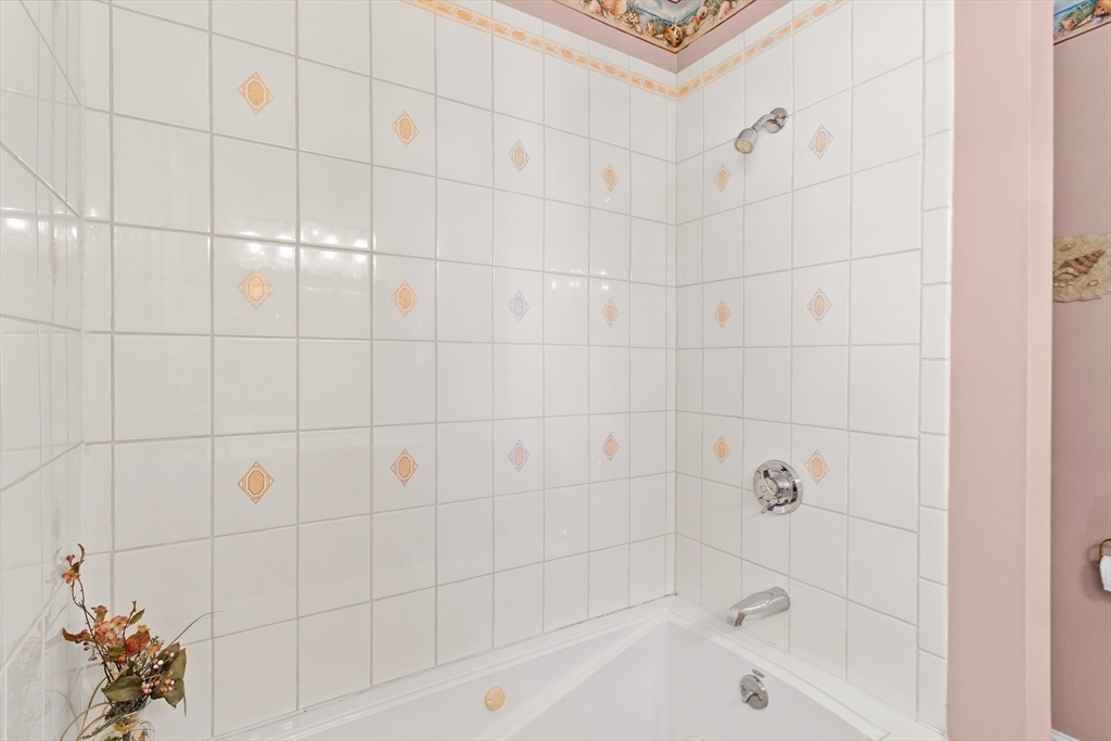 Methuen, Massachusetts, 01844, United States, 3 Bedrooms Bedrooms, ,2 BathroomsBathrooms,Residential,For Sale,1929056
