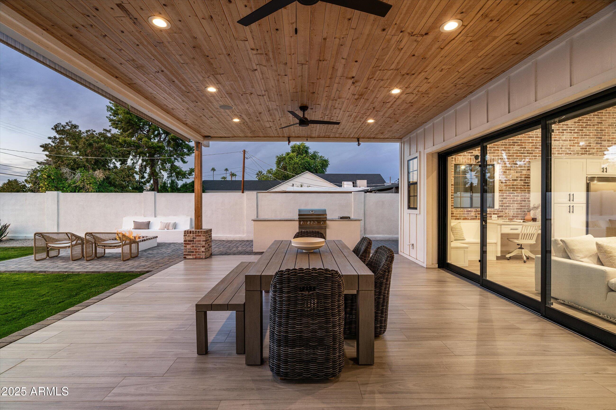 Phoenix, Arizona, 85018, United States, 4 Bedrooms Bedrooms, ,4 BathroomsBathrooms,Residential,For Sale,1993183