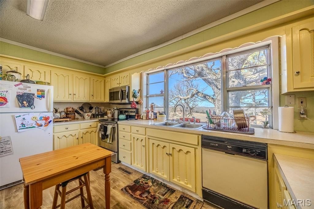 Lebanon, Missouri, 65536, United States, 5 Bedrooms Bedrooms, ,2 BathroomsBathrooms,Residential,For Sale,1922882