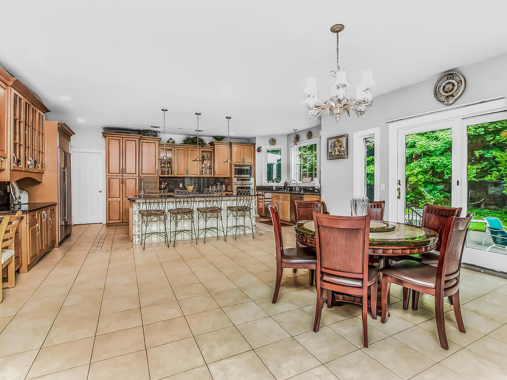 Scarsdale, New York, 10583, United States, 5 Bedrooms Bedrooms, ,6 BathroomsBathrooms,Residential,For Sale,1974207