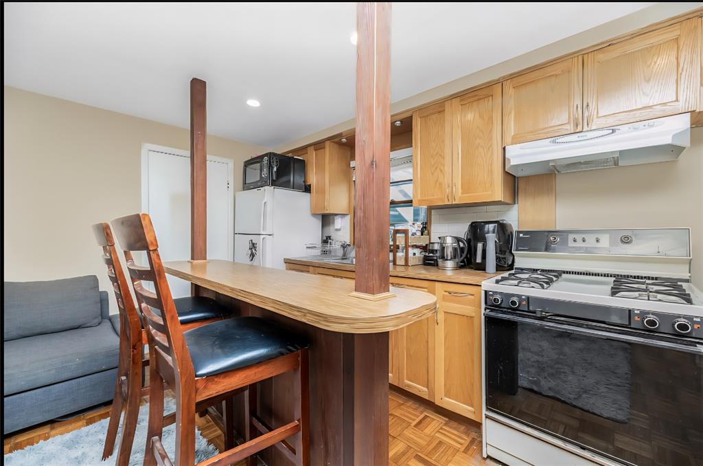 Yonkers, New York, 10701, United States, 3 Bedrooms Bedrooms, ,3 BathroomsBathrooms,Residential,For Sale,1983321