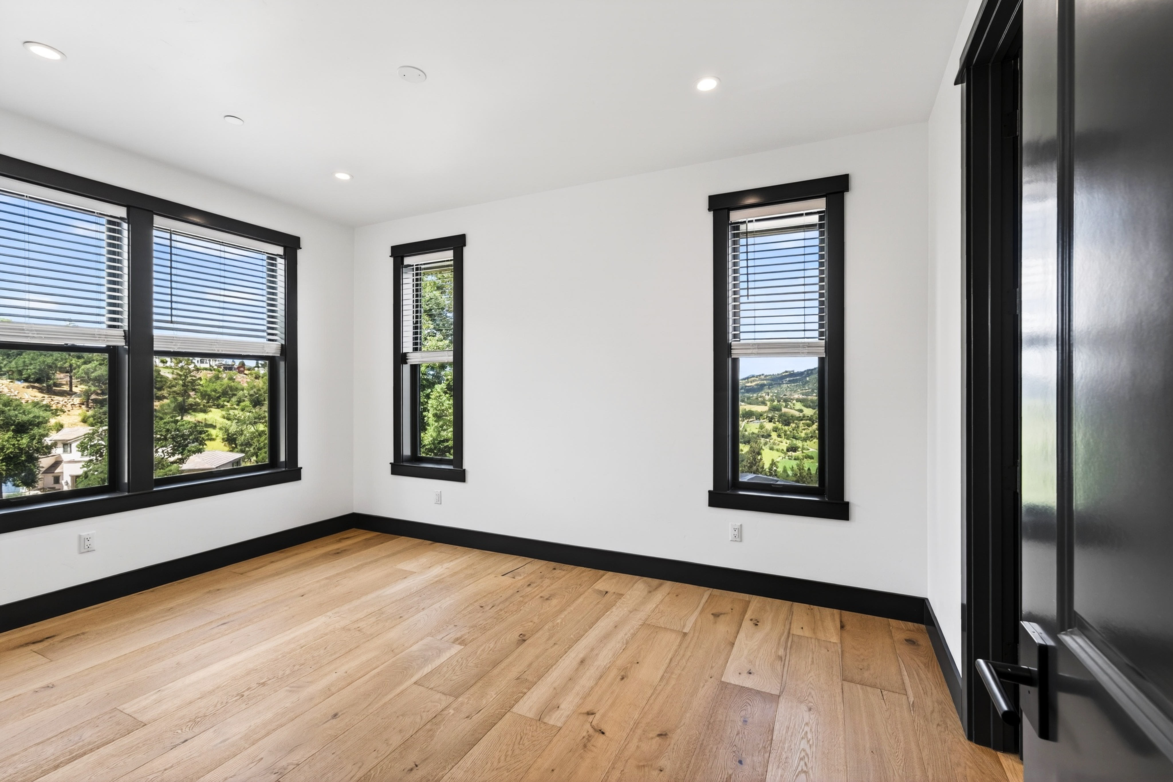  Stunning New Build - 物件實景