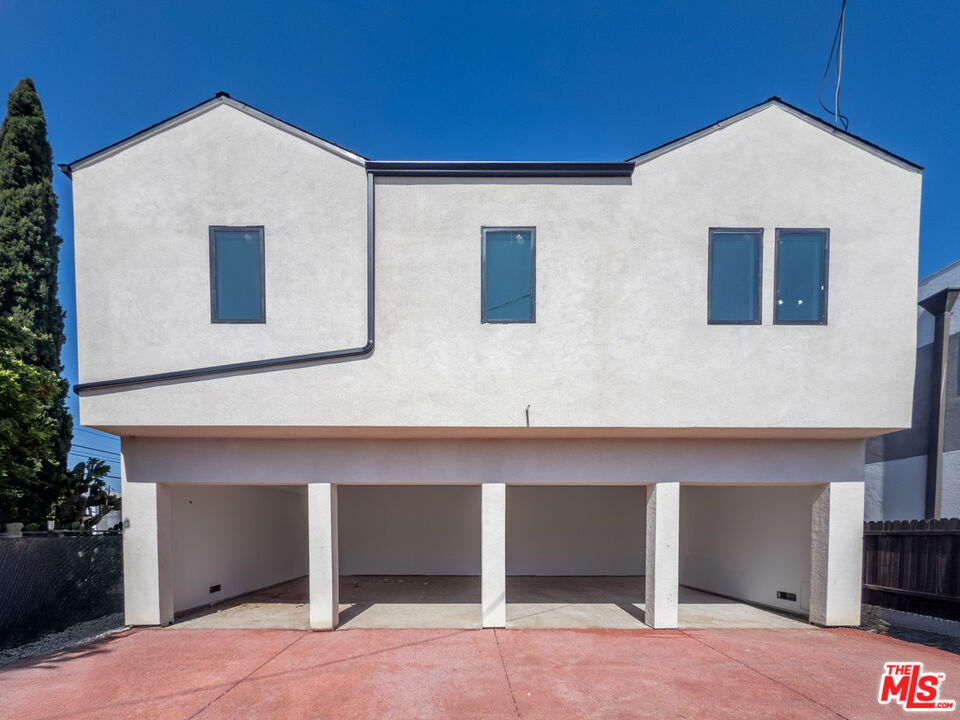 North Hollywood, California, 91601, United States, 11 Bedrooms Bedrooms, ,Residential,For Sale,1837377