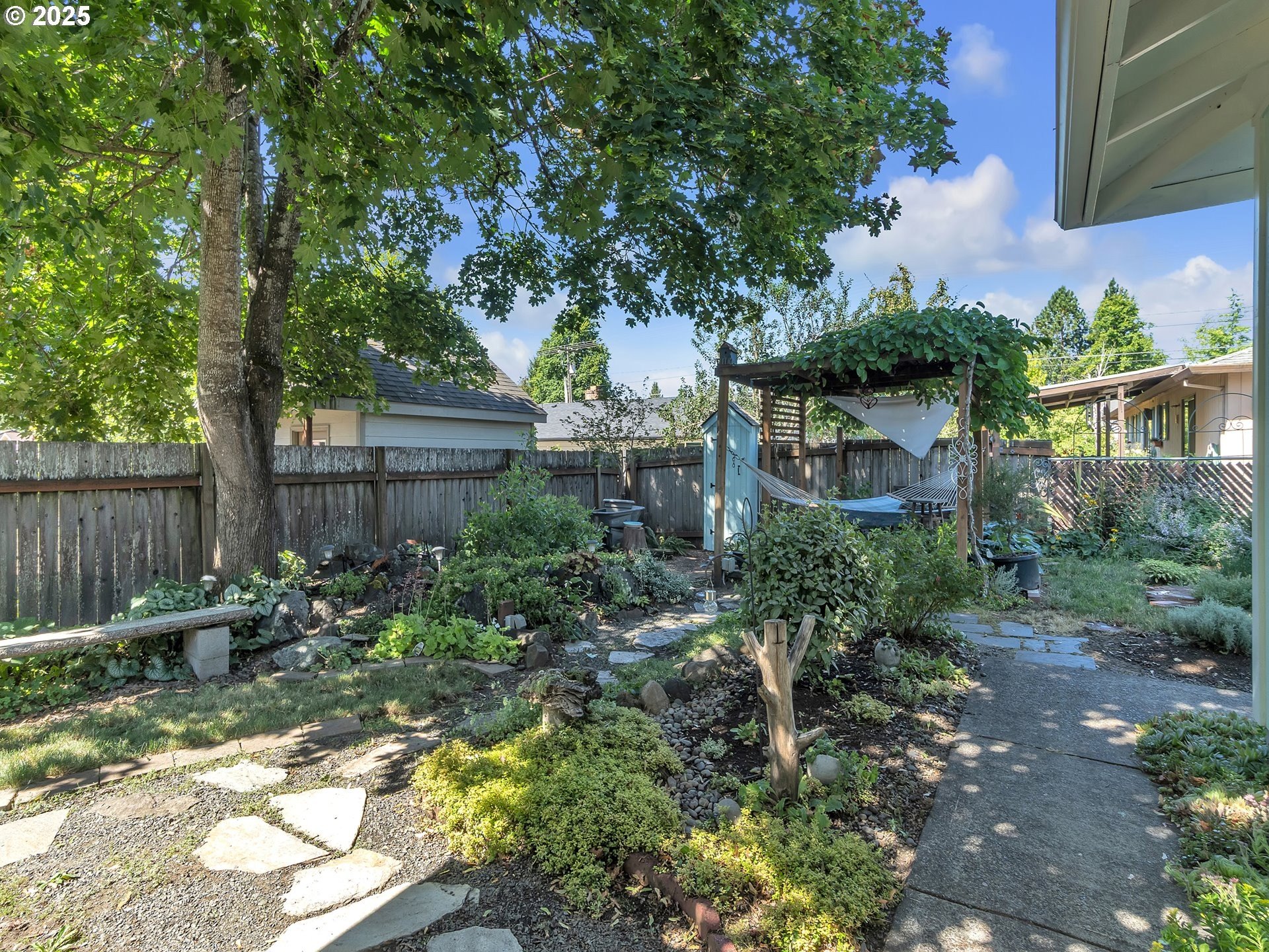 McMinnville, Oregon, 97128, United States, 3 Bedrooms Bedrooms, ,2 BathroomsBathrooms,Residential,For Sale,1901824