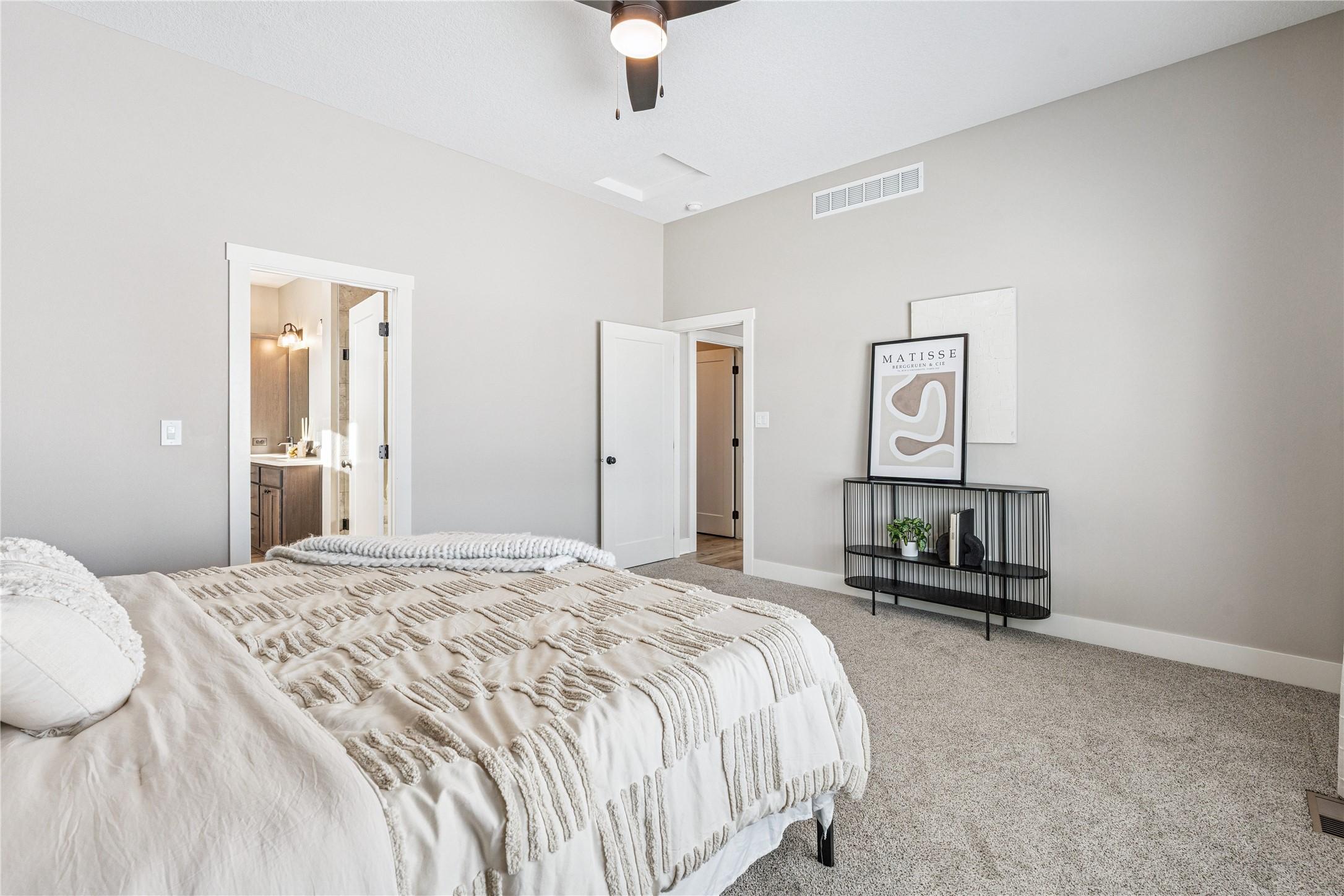 Urbandale, Iowa, 50323, United States, 5 Bedrooms Bedrooms, ,4 BathroomsBathrooms,Residential,For Sale,2005616